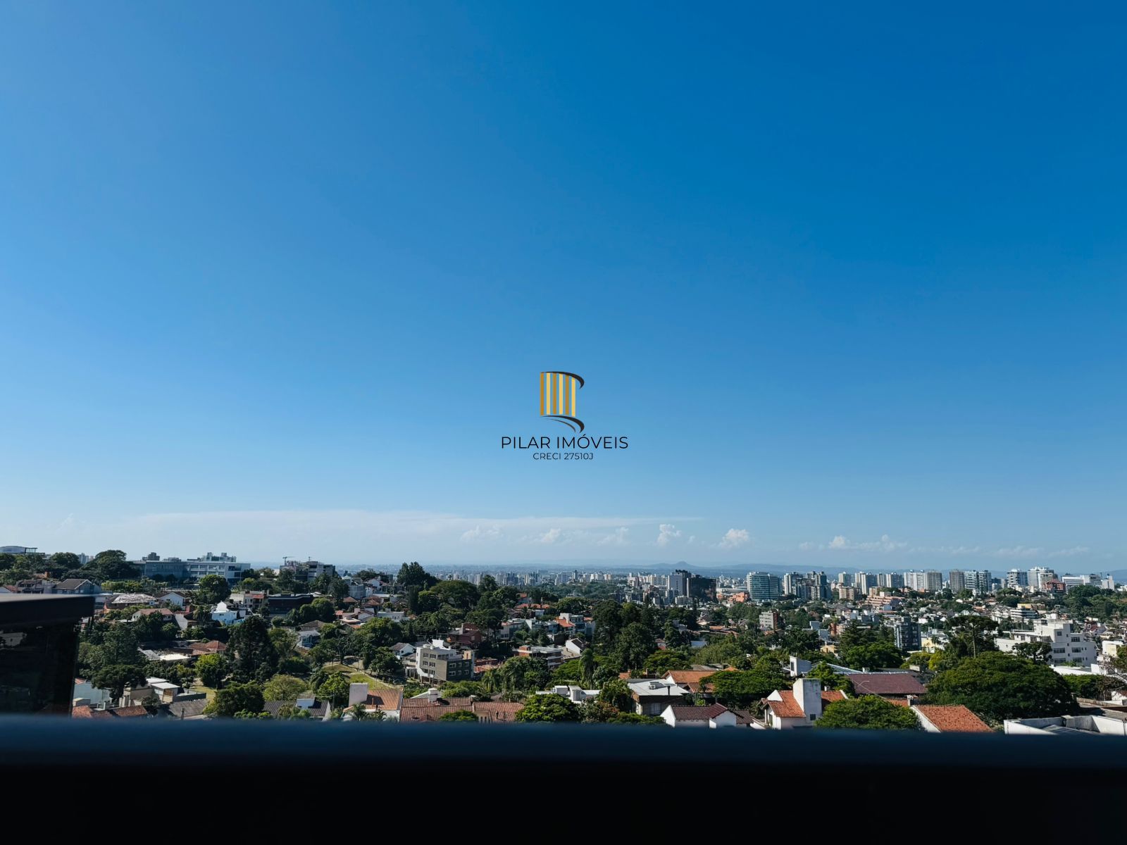 Cobertura com Terraço, Vista Livre e Porteira Fechada na Av. Protásio Alves