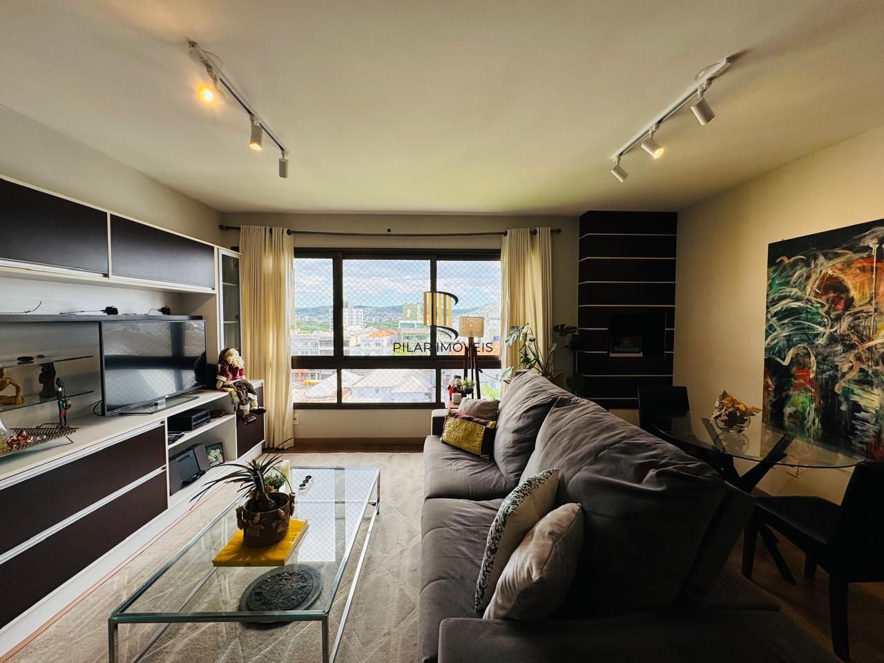 Apartamento 3 dormitórios, 3 banheiros e 2 vagas no Petrópolis