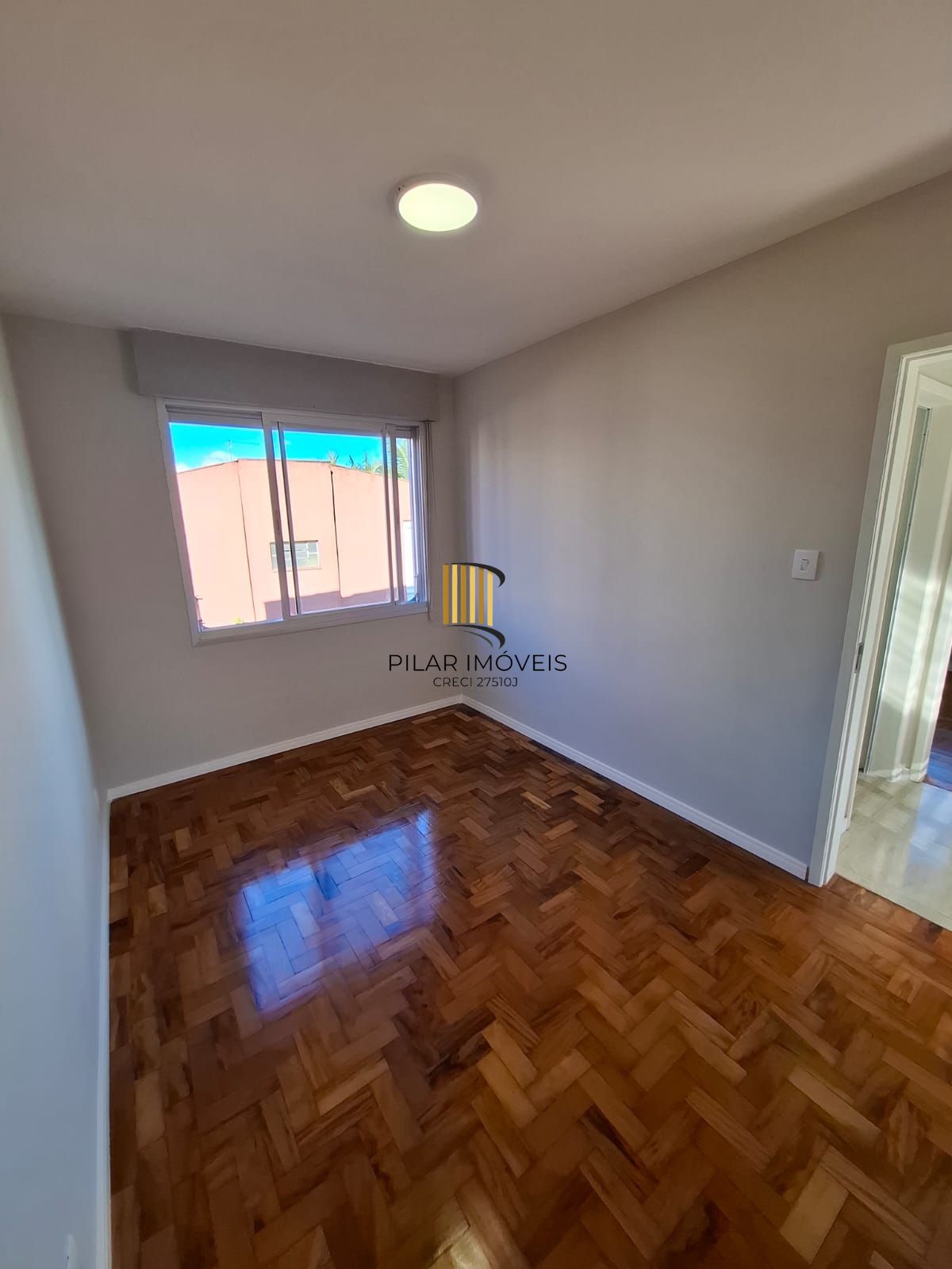 Apartamento com 2 quartos, 47m², reformado, bairro Petrópolis