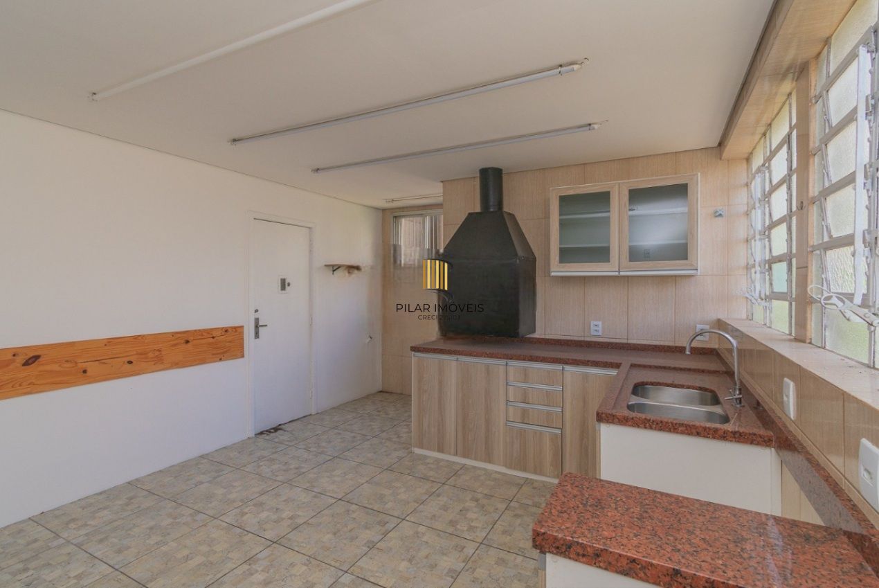 Apartamento Amplo de Esquina com 93m² no Bairro Petrópolis