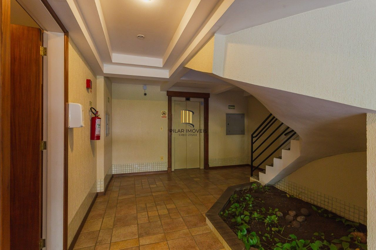 Cobertura charmosa com terraço e 2 vagas no Petrópolis