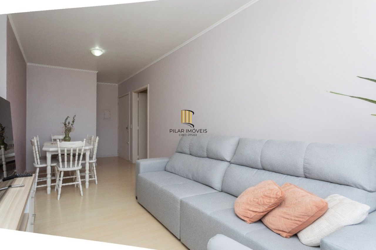 Amplo Apartamento de 3 Dormitórios com Churrasqueira no Bairro Floresta