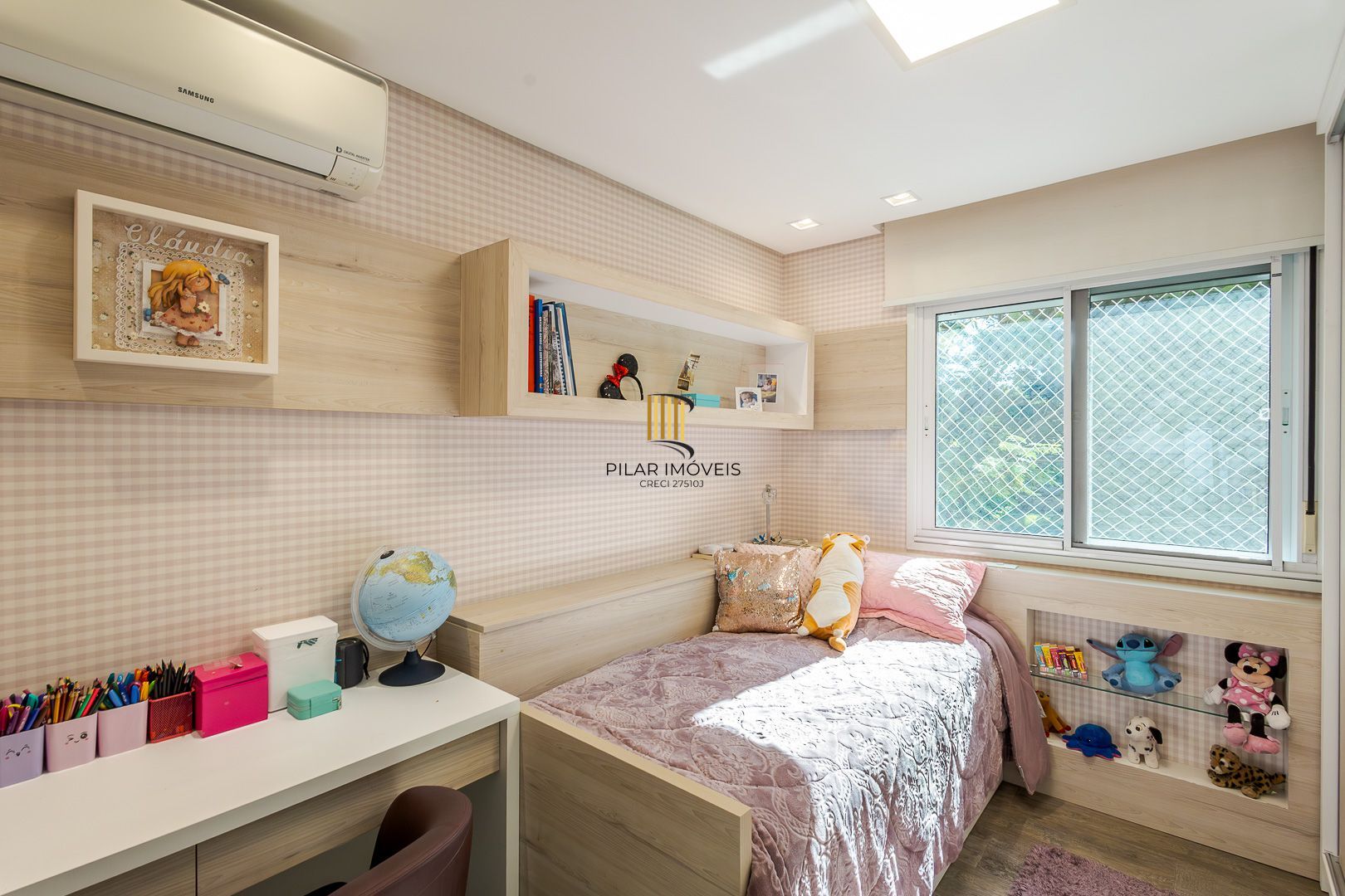 No Bairro Petrópolis 4 dormitórios, 2 suites, lareira e churrasqueira com 3 vagas