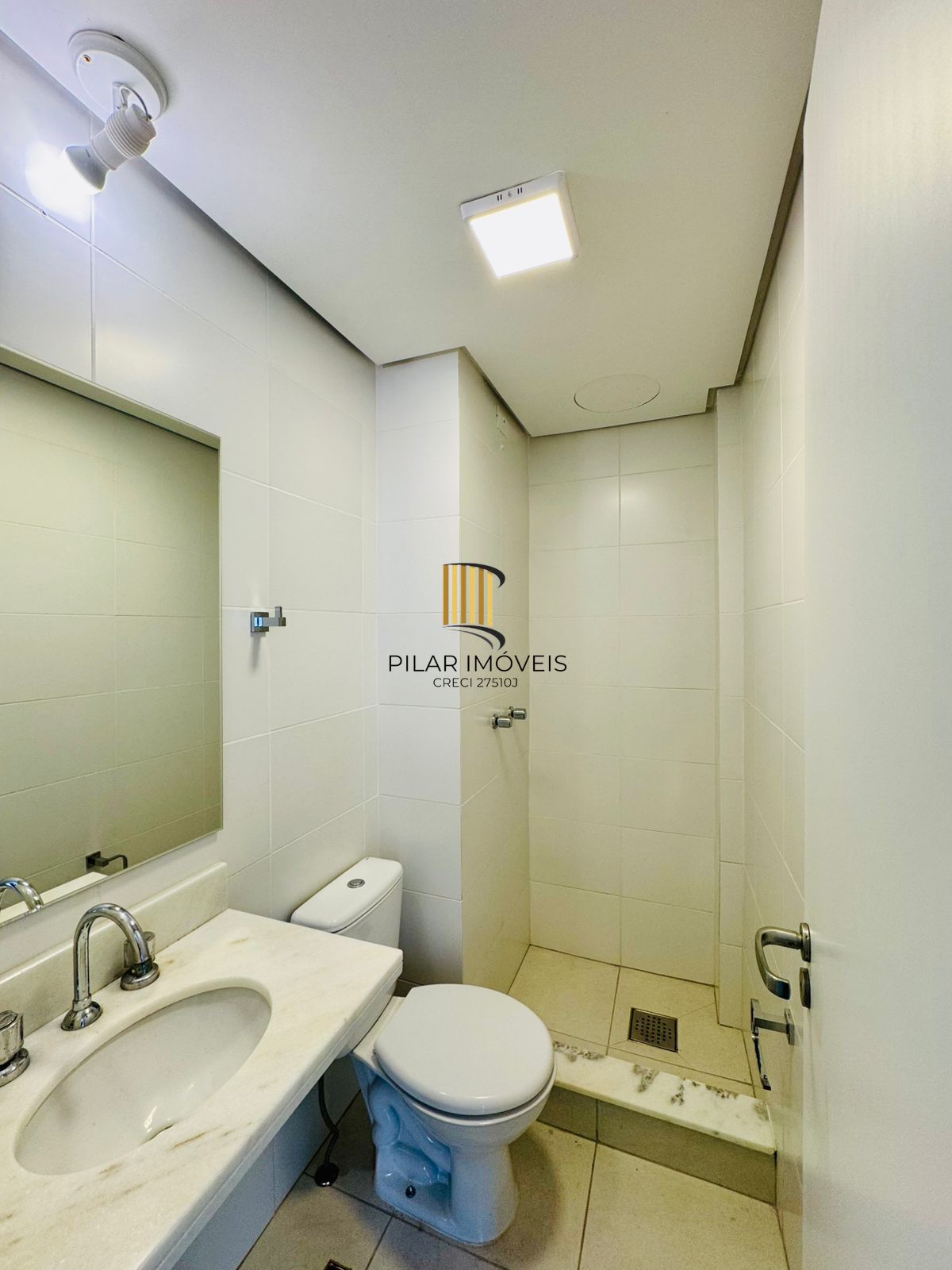 Apartamento 3 dormitórios com 1 suíte no bairro Petrópolis em Porto Alegre.