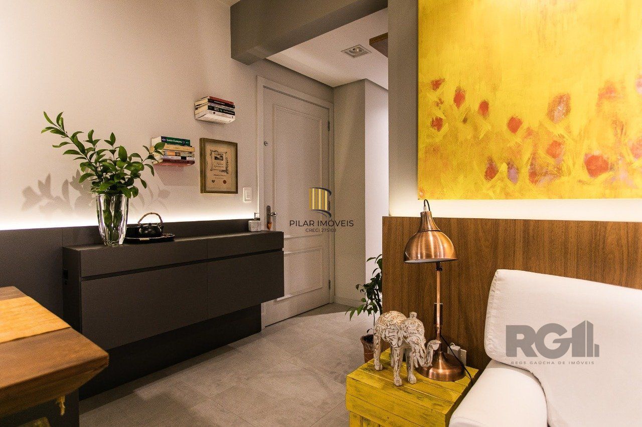 Apartamento de 2 dormitórios, com lareira e churrasqueira no bairro Petrópolis