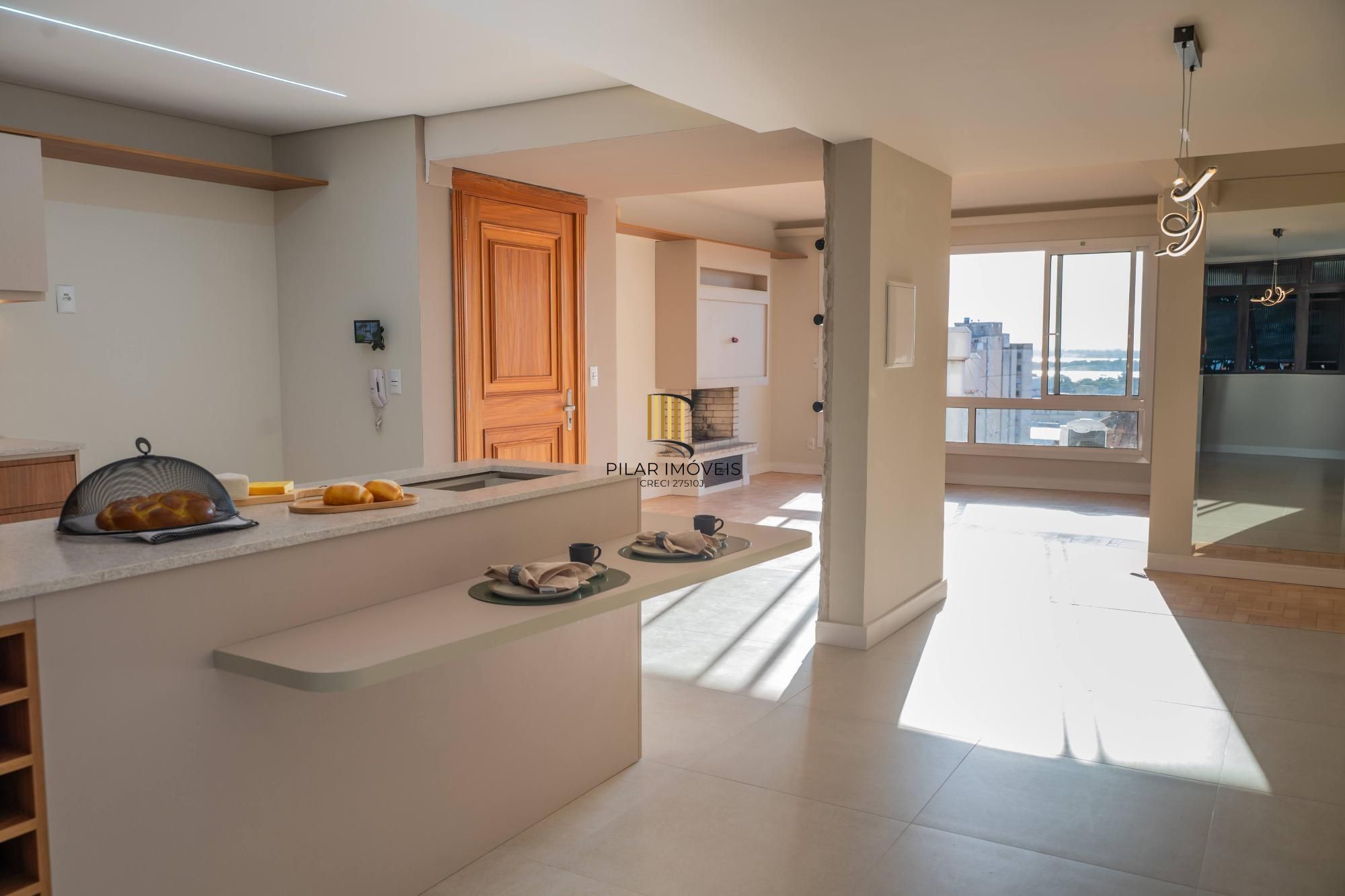 Apartamento com 3 suítes com vista e totalmente reforamdo no Moinhos de Vento