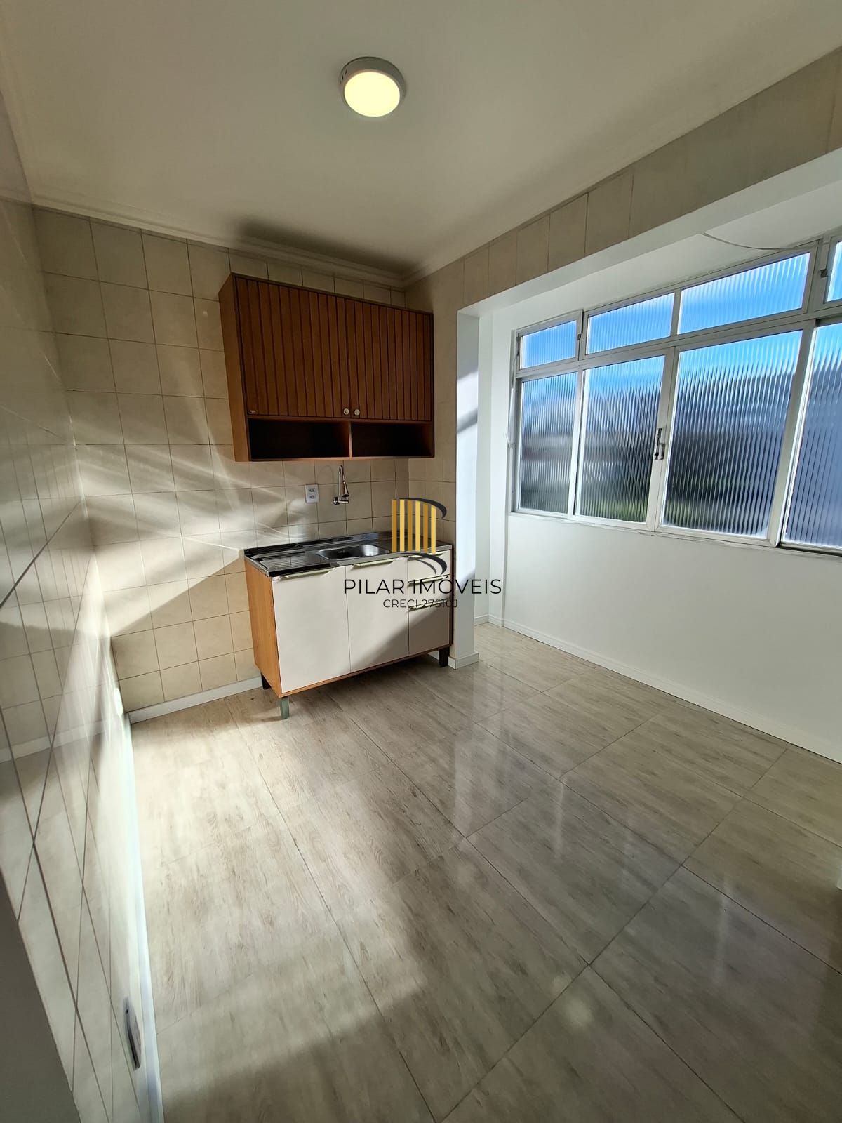 Apartamento com 2 quartos, 47m², reformado, bairro Petrópolis