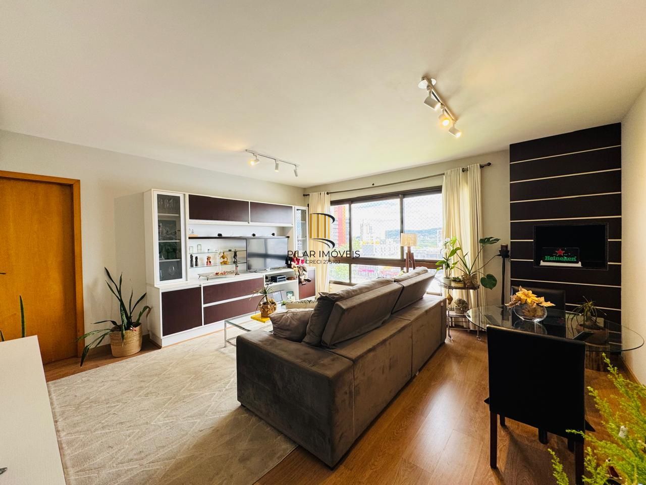 Apartamento 3 dormitórios, 3 banheiros e 2 vagas no Petrópolis