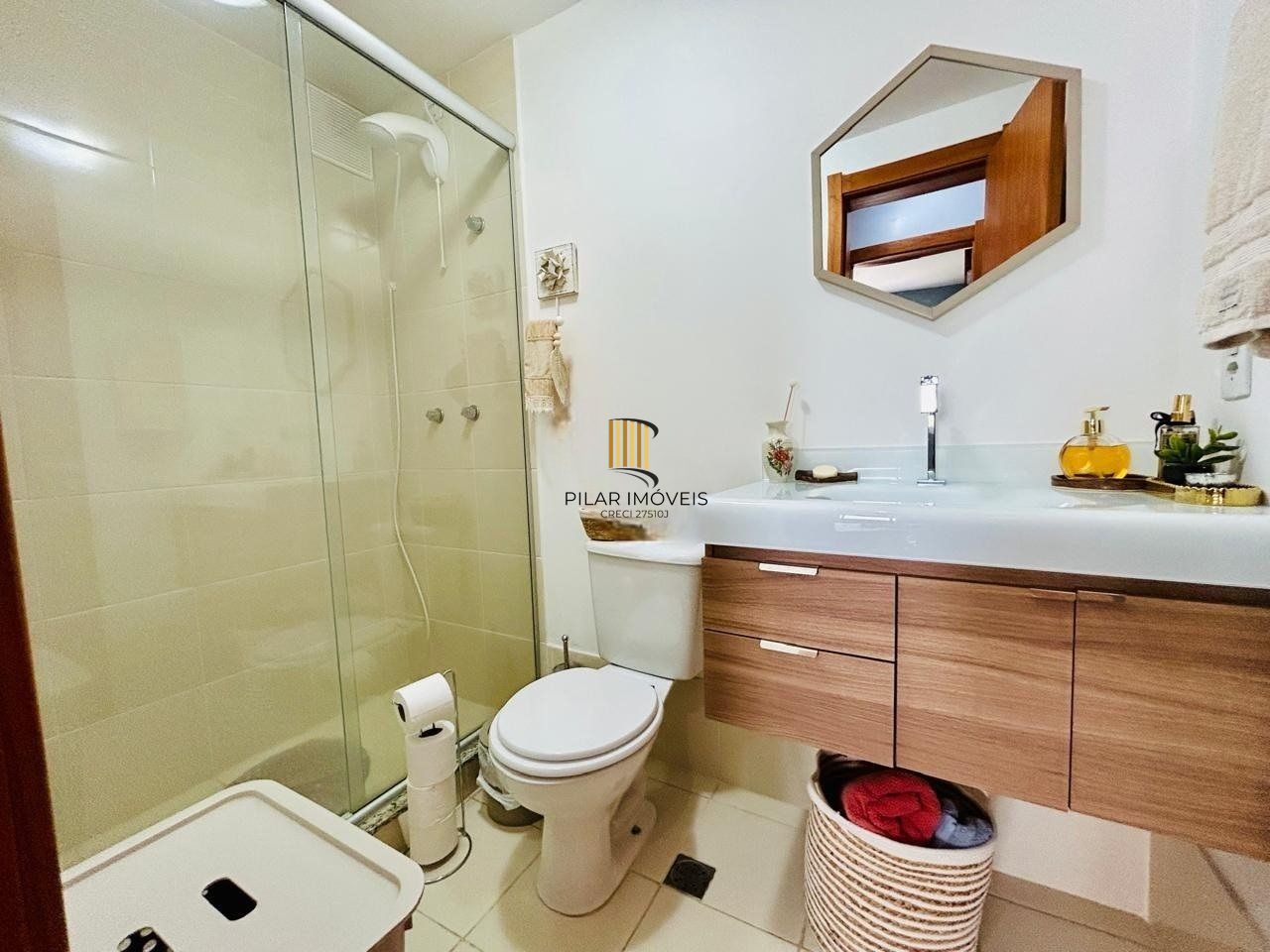 Apartamento Mobiliado com 2 Dormitórios, Suíte e 2 Vagas no Jardim Carvalho – Porto Alegre