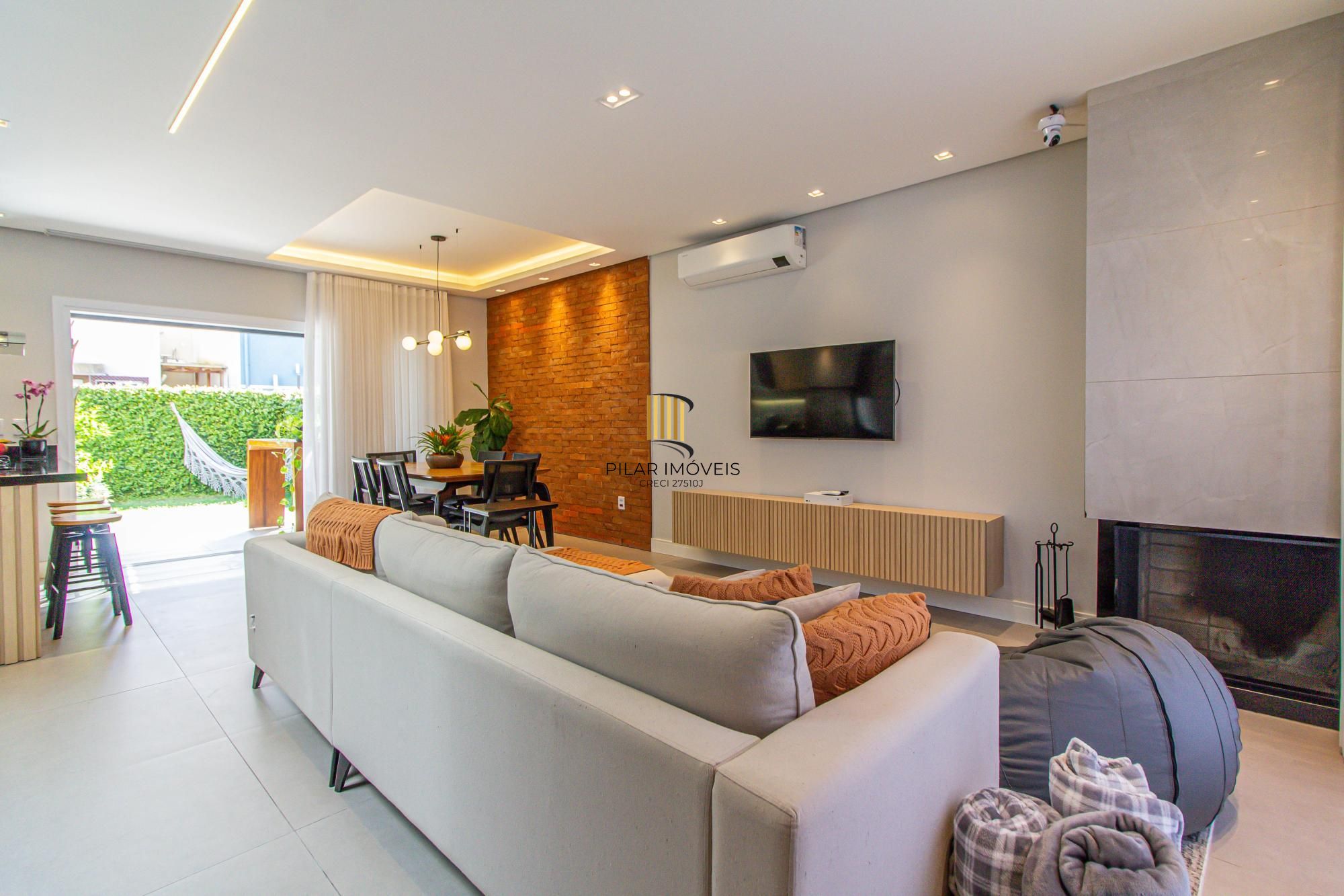 Casa em condominio, com espaçp e segurança para sua familia!