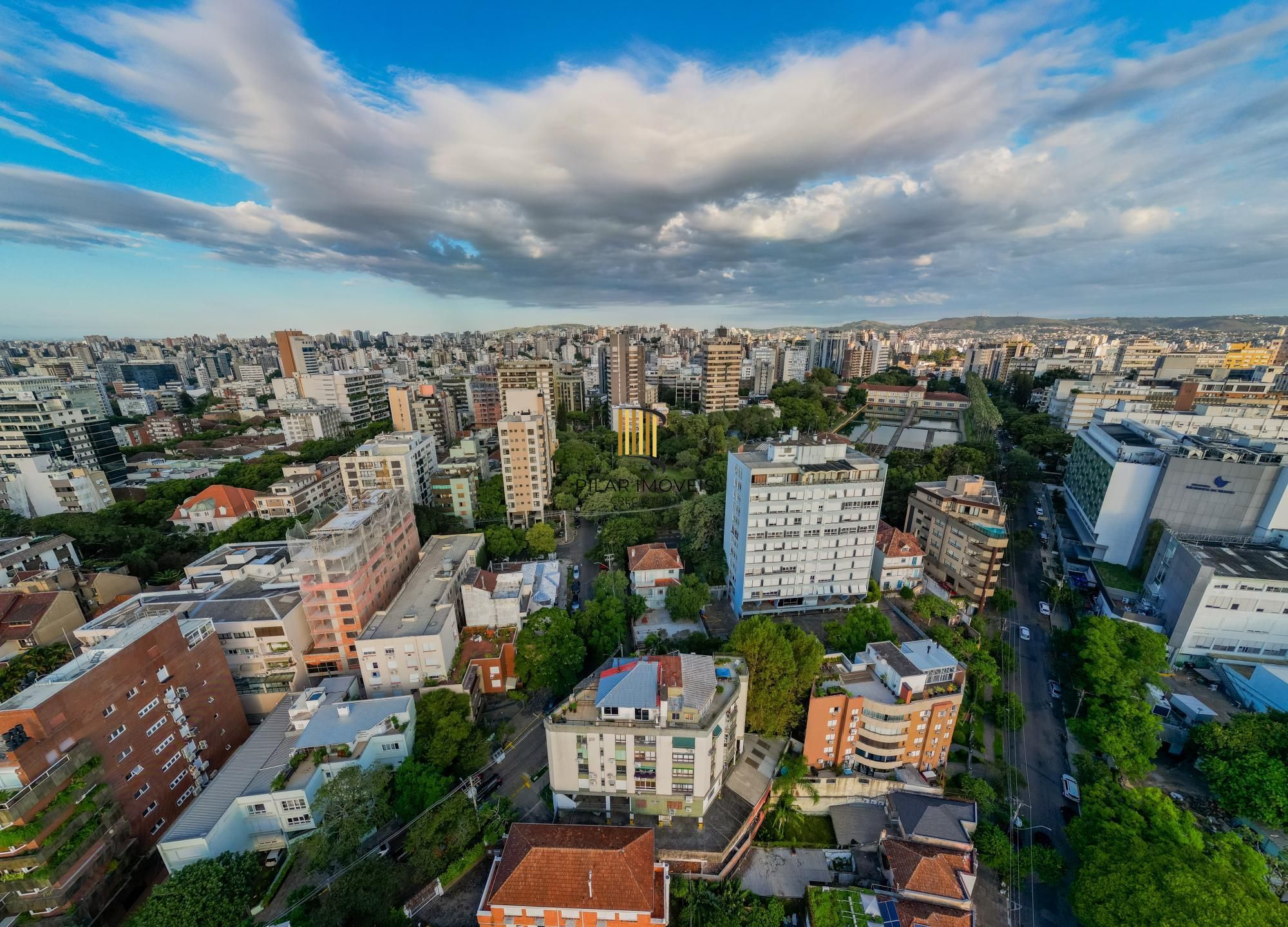 Apartamento com 3 suítes com vista e totalmente reforamdo no Moinhos de Vento