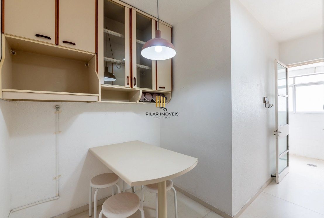 Apartamento com 2 Dormitórios, Churrasqueira, Elevador e Vaga no Petrópolis