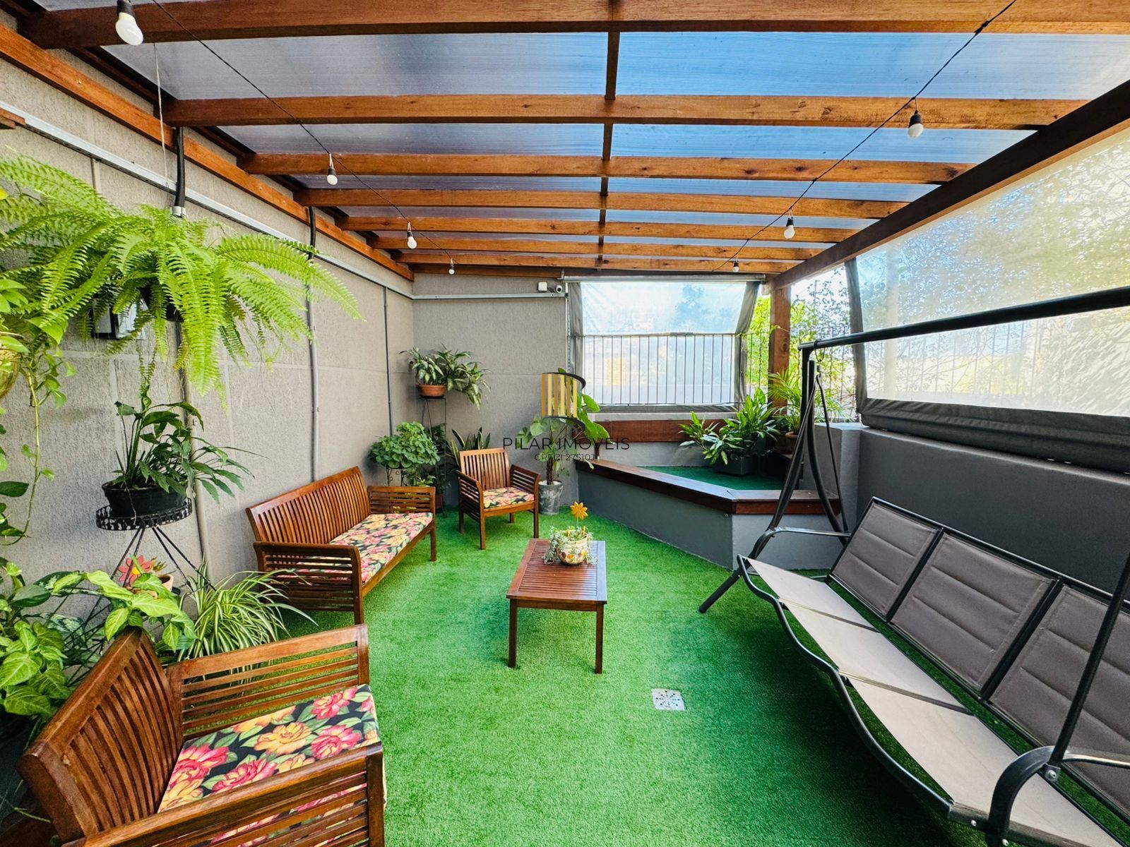 Cobertura com Terraço, Vista Livre e Porteira Fechada na Av. Protásio Alves