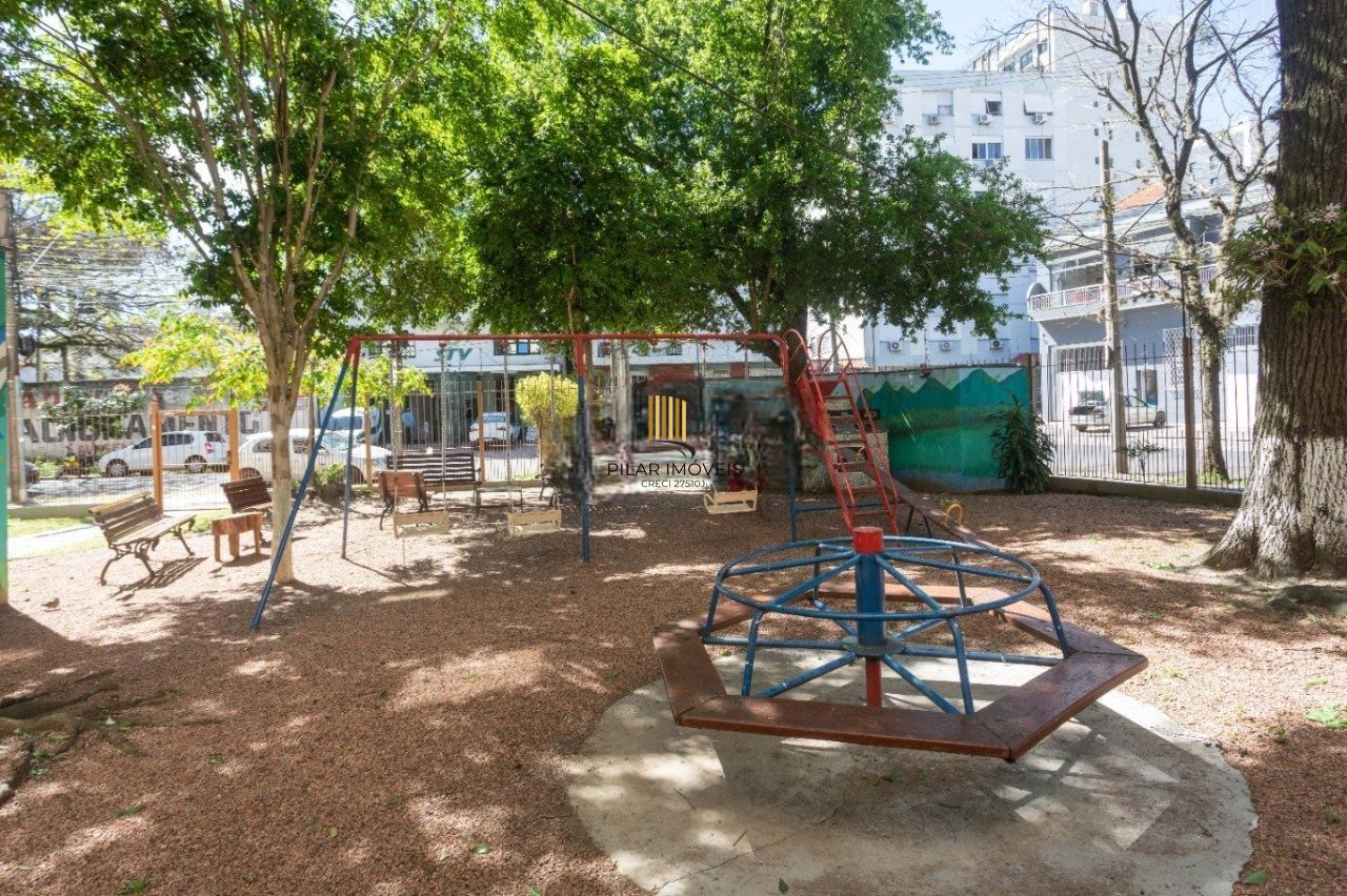 Amplo Apartamento de 3 Dormitórios com Churrasqueira no Bairro Floresta