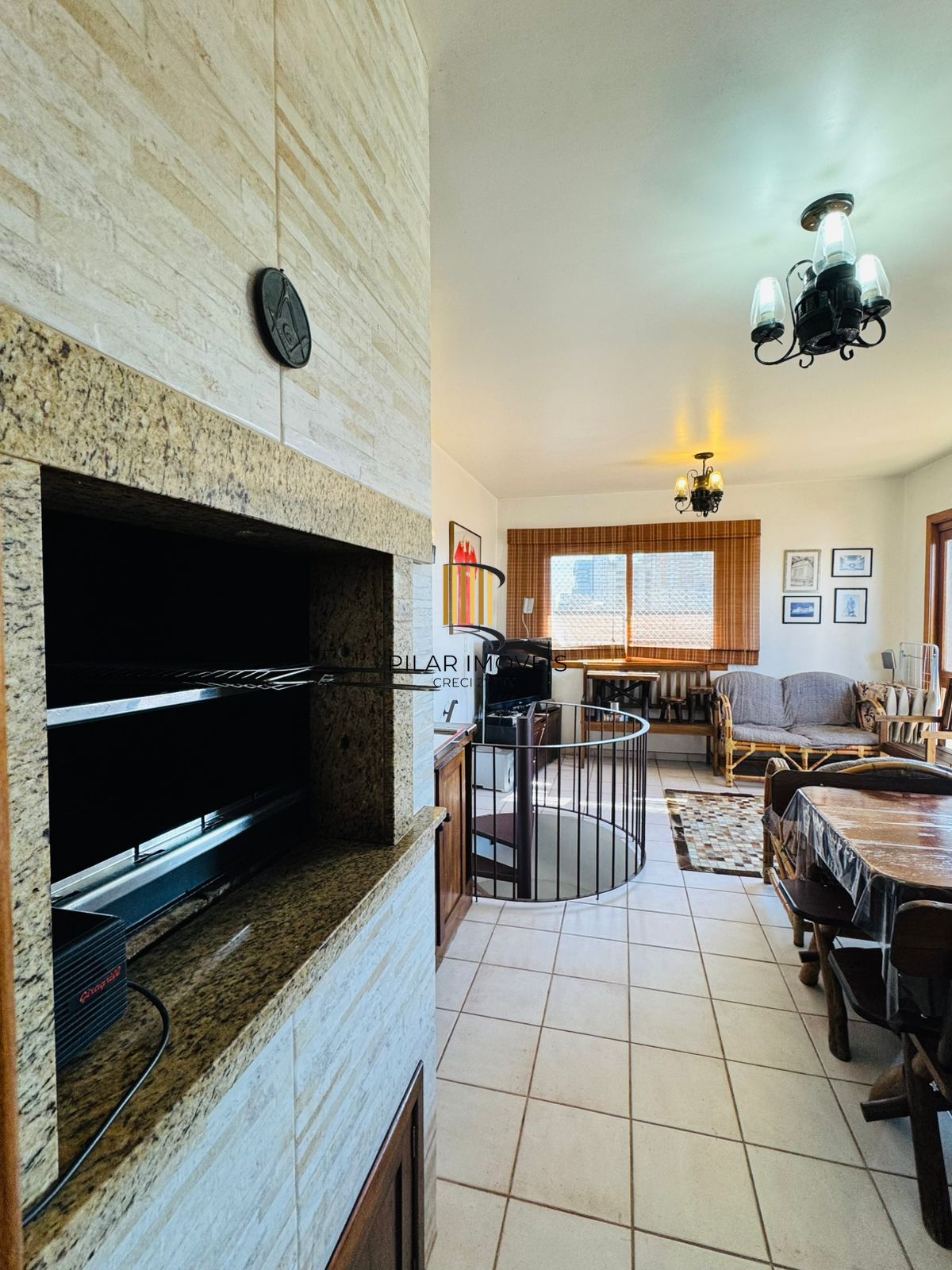 Cobertura com Terraço, Vista Livre e Porteira Fechada na Av. Protásio Alves