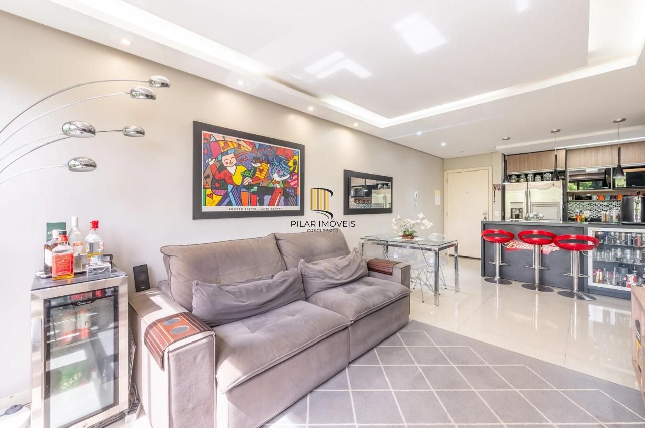 Apartamento de 2 dormitórios 1 suíte e 2 vagas no Petrópolis.