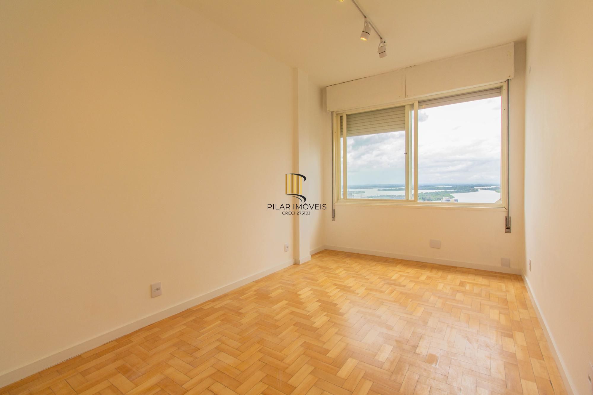 🌅  2 dormitórios junto ao Hospital Santa Casa, Reformado com Vista Única para o Guaíba