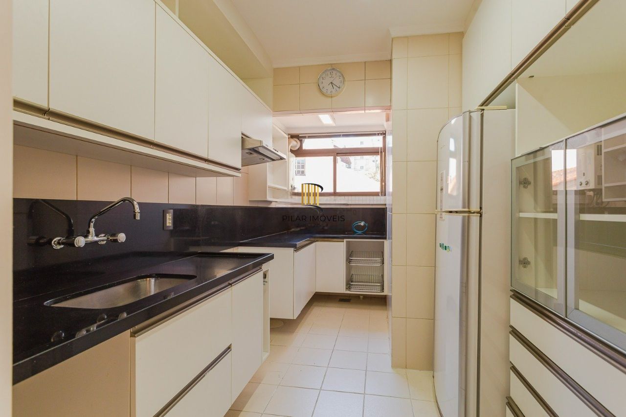 Cobertura charmosa com terraço e 2 vagas no Petrópolis