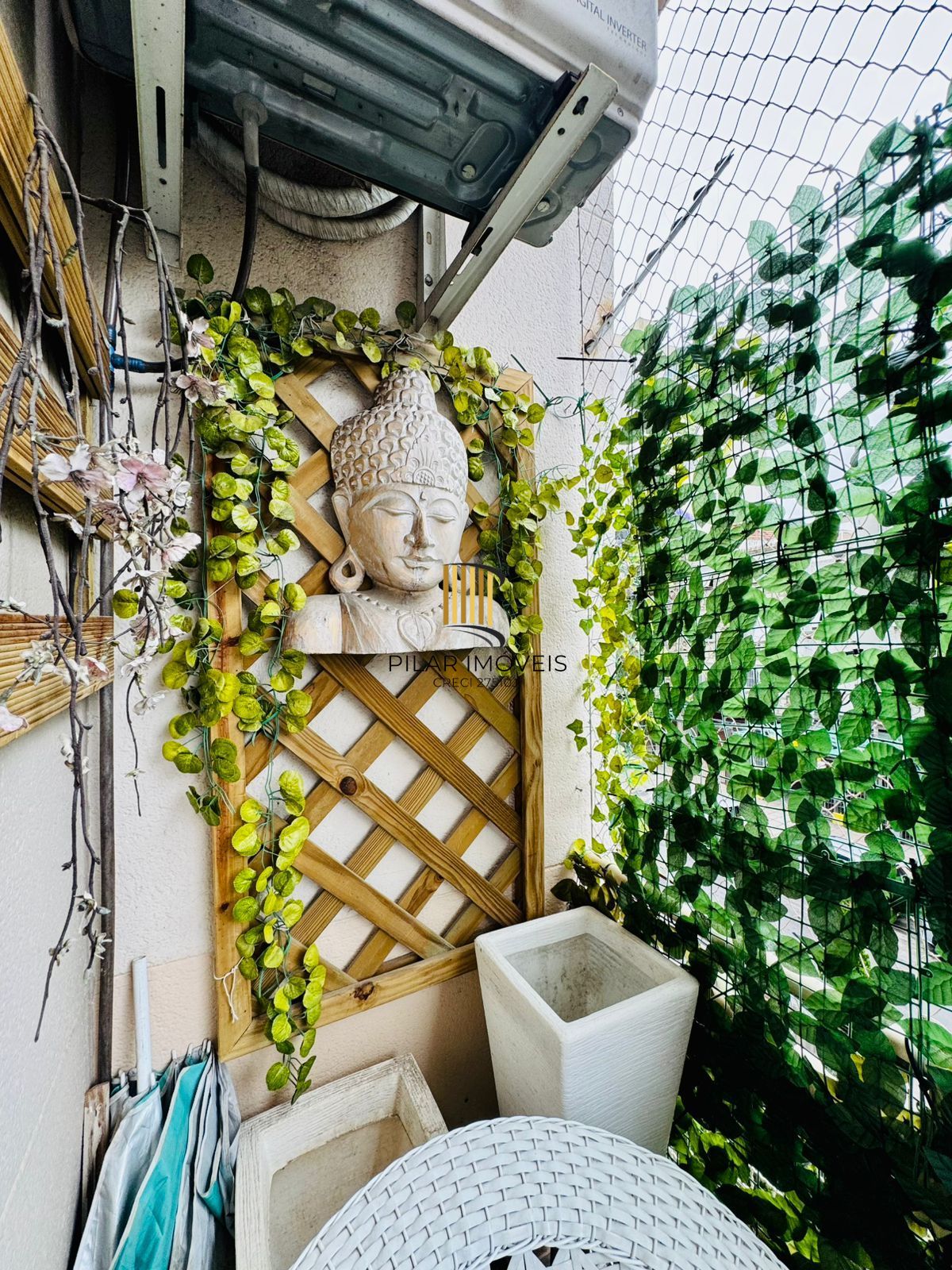 Bom Fim. Apartamento 3 dormitórios com living estendido.