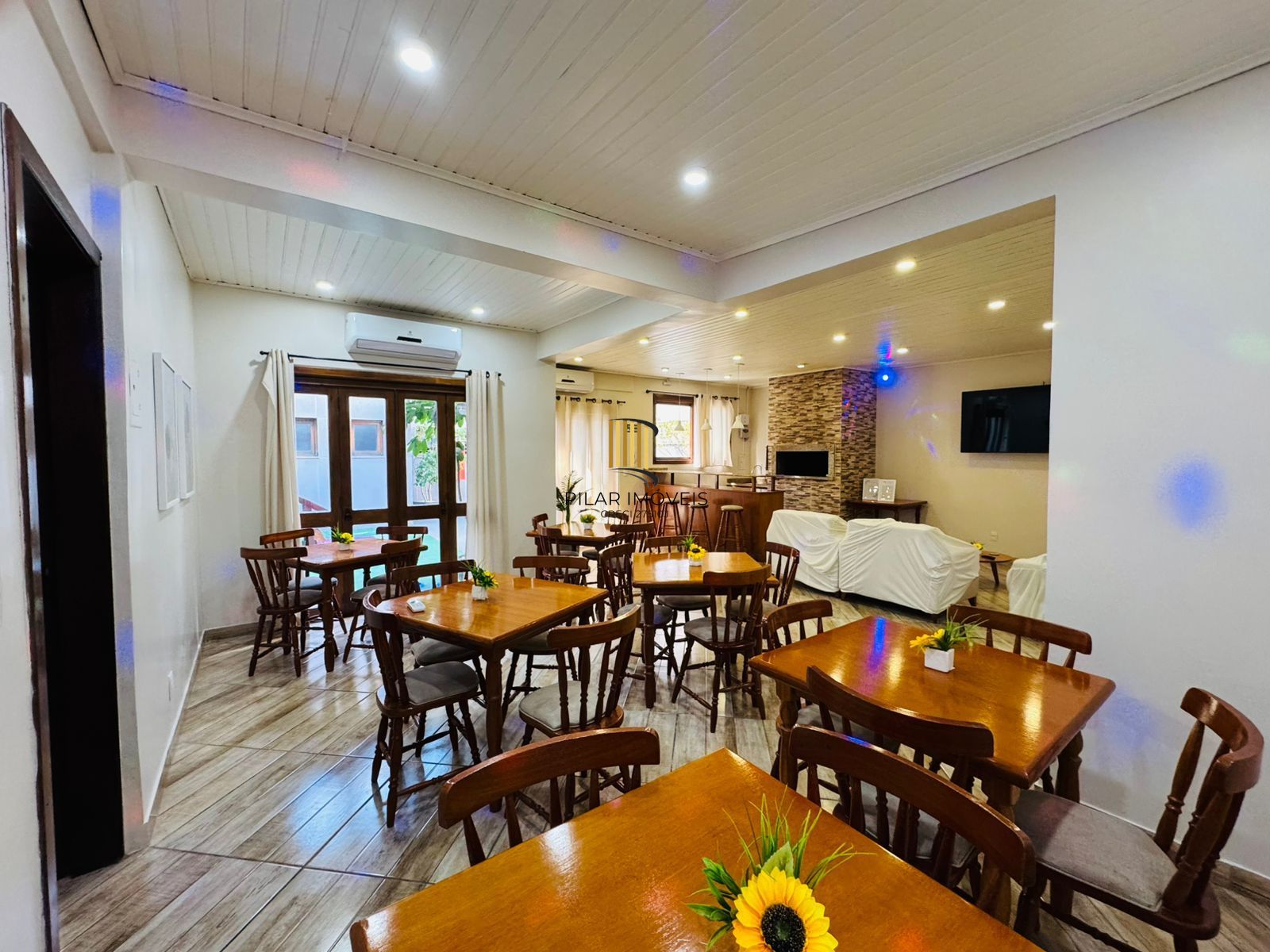 Cobertura com Terraço, Vista Livre e Porteira Fechada na Av. Protásio Alves