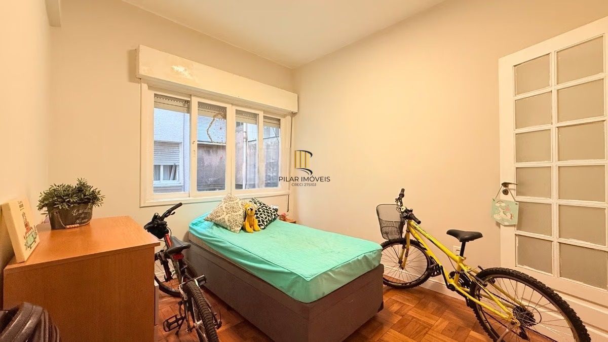 Apartamento Reformado com 3 Quartos e Sacada no Coração do Bom Fim, Próximo à Redenção
