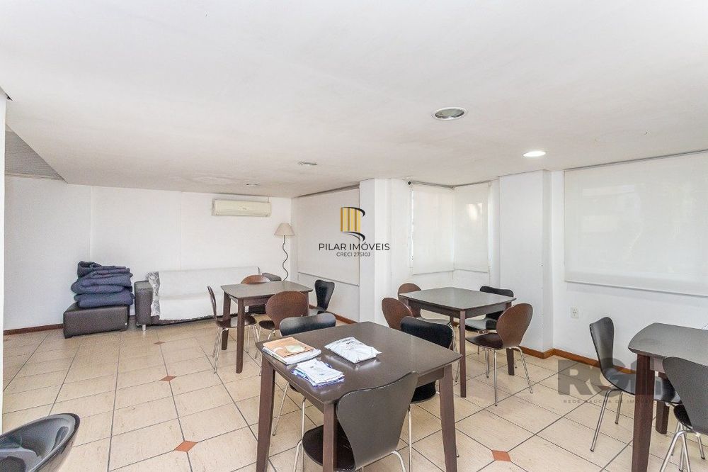 Duplex na Bela Vista, 2 dormitórios com espaço para home office, lareira e 2 vagas