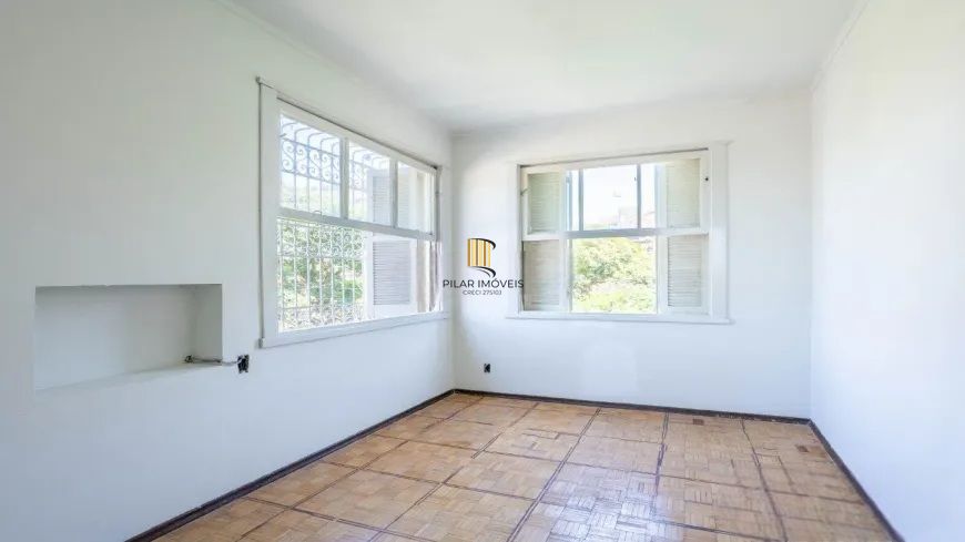 Casa Ampla com Pátio e Excelente Localização no Petrópolis