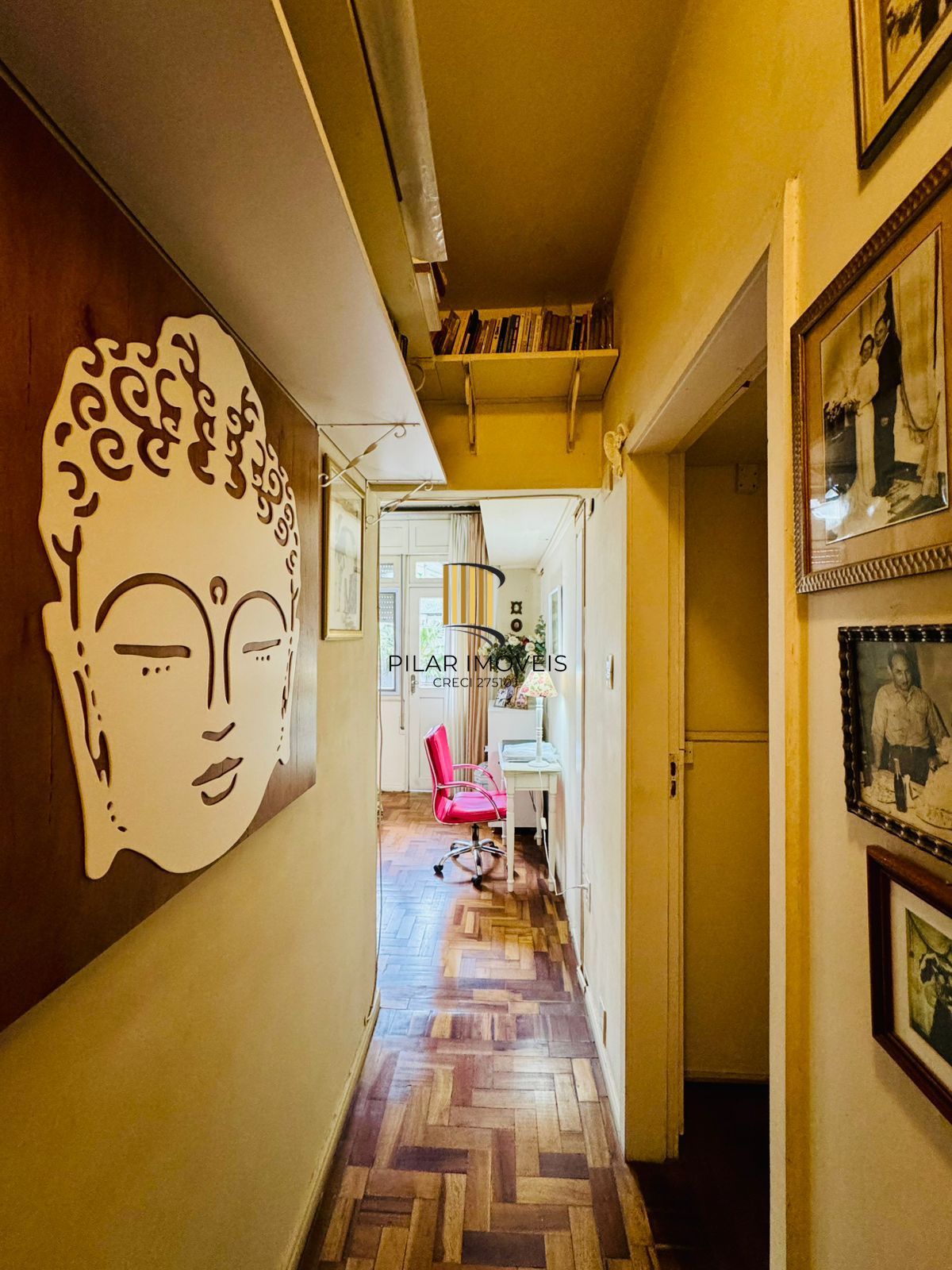 Bom Fim. Apartamento 3 dormitórios com living estendido.