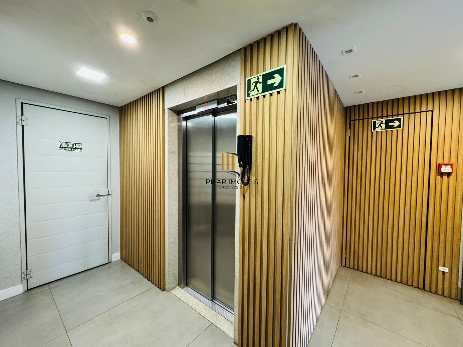 Apartamento 3 dormitórios com 1 suíte no bairro Petrópolis em Porto Alegre.