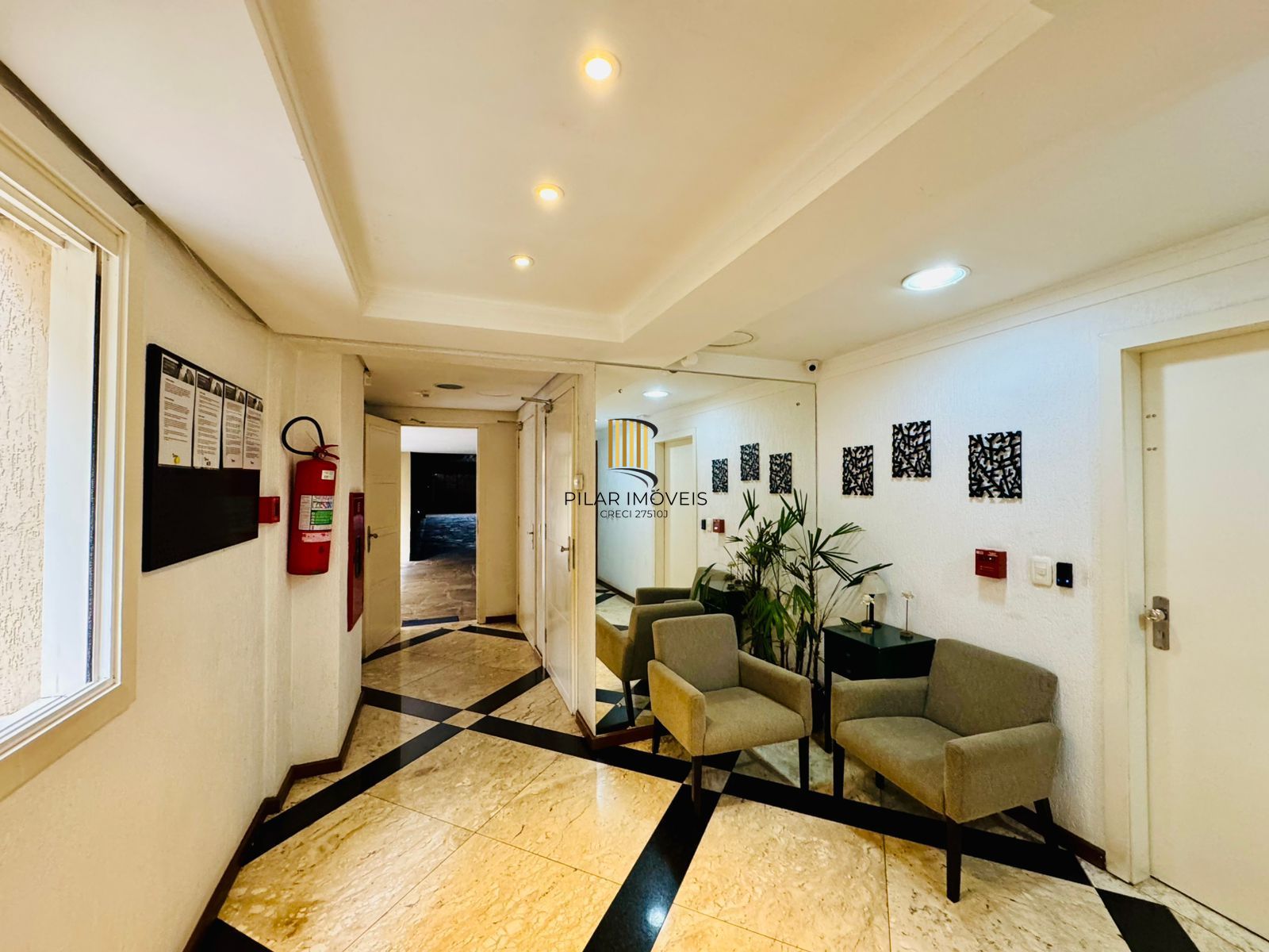 Duplex na Bela Vista, 2 dormitórios com espaço para home office, lareira e 2 vagas