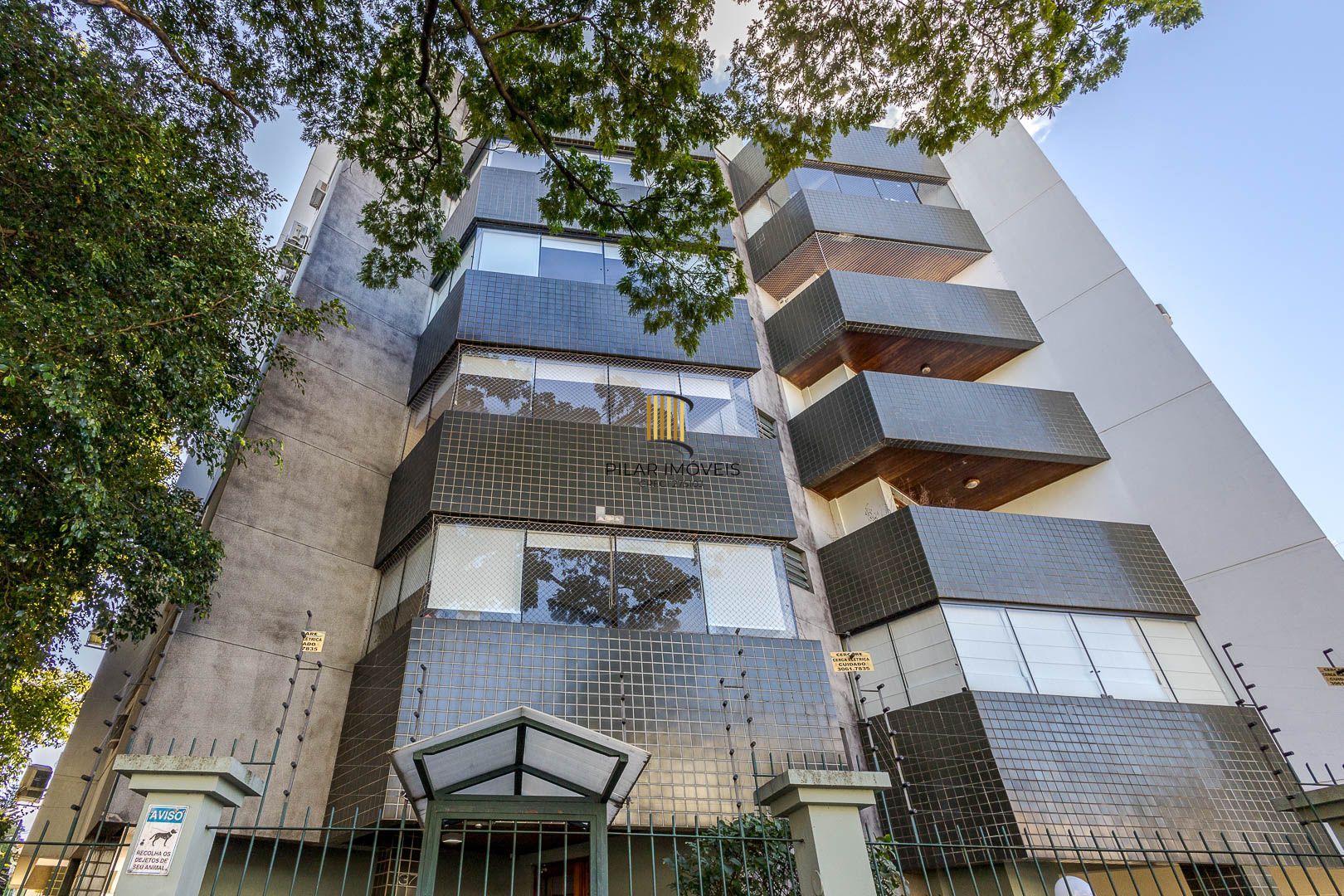 2 dormitórios com excelente localização e posiçã solar, junto ao Hospital de Clínicas