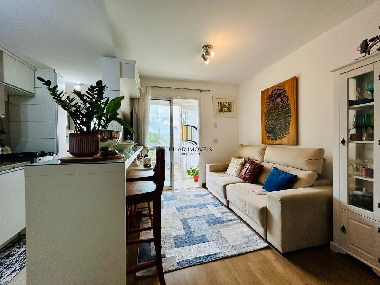 Apartamento Mobiliado com 2 Dormitórios, Suíte e 2 Vagas no Jardim Carvalho – Porto Alegre