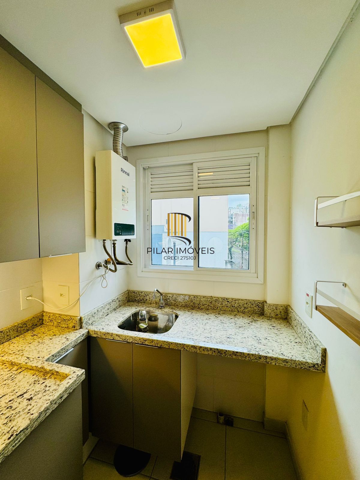 Apartamento 3 dormitórios com 1 suíte no bairro Petrópolis em Porto Alegre.