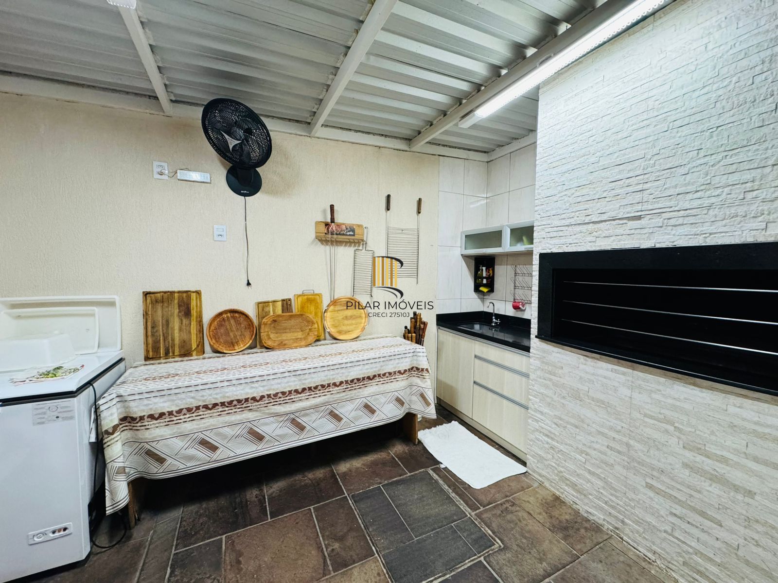 Apartamento com 2 quartos, 47m², reformado, bairro Petrópolis