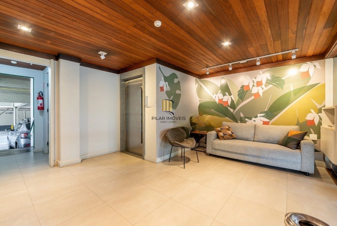 Apartamento com 2 Dormitórios, Churrasqueira, Elevador e Vaga no Petrópolis