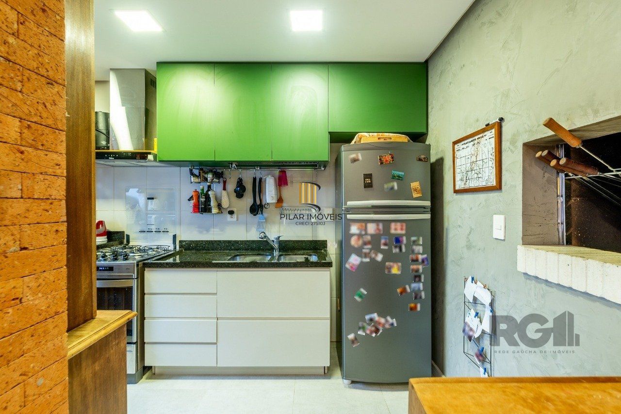 Apartamento de 2 dormitórios, com lareira e churrasqueira no bairro Petrópolis