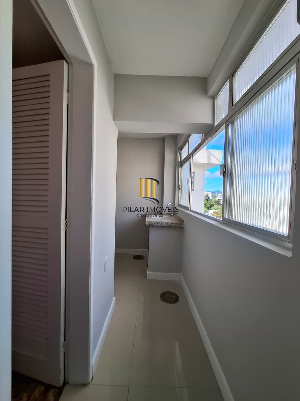 Apartamento à venda 2 quartos com vaga reformado na Cidade Baixa Porto Alegre
