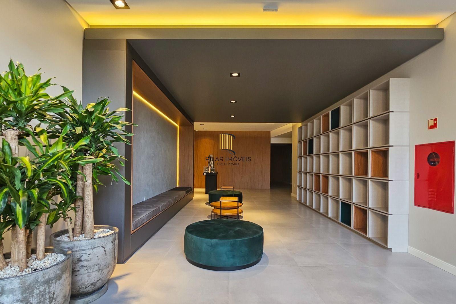 Apartamento completamente mobiliado e decorado, sacada, churrasqueira e vaga, com vista!