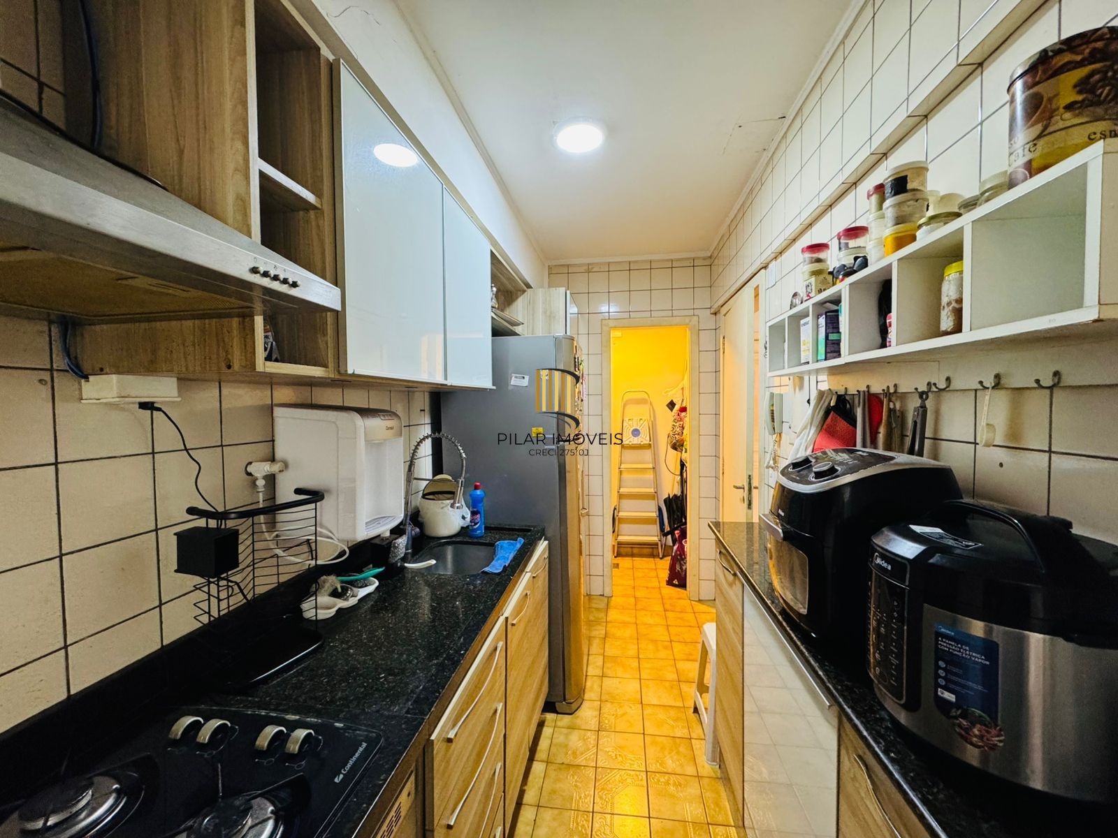 Apartamento Semimobiliado com  94,67 m² Privativos, 3 Dormitórios,