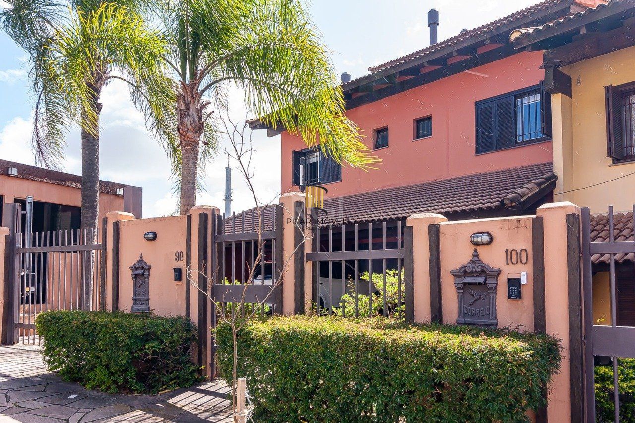 Casa de Condomínio 5 dormitórios no bairro Santa Tereza