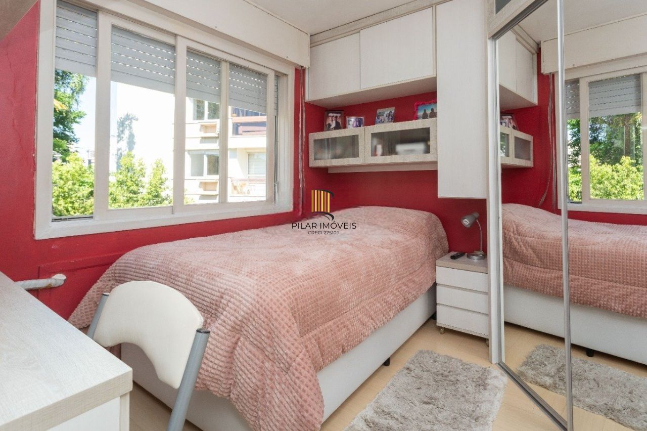 Amplo Apartamento de 3 Dormitórios com Churrasqueira no Bairro Floresta