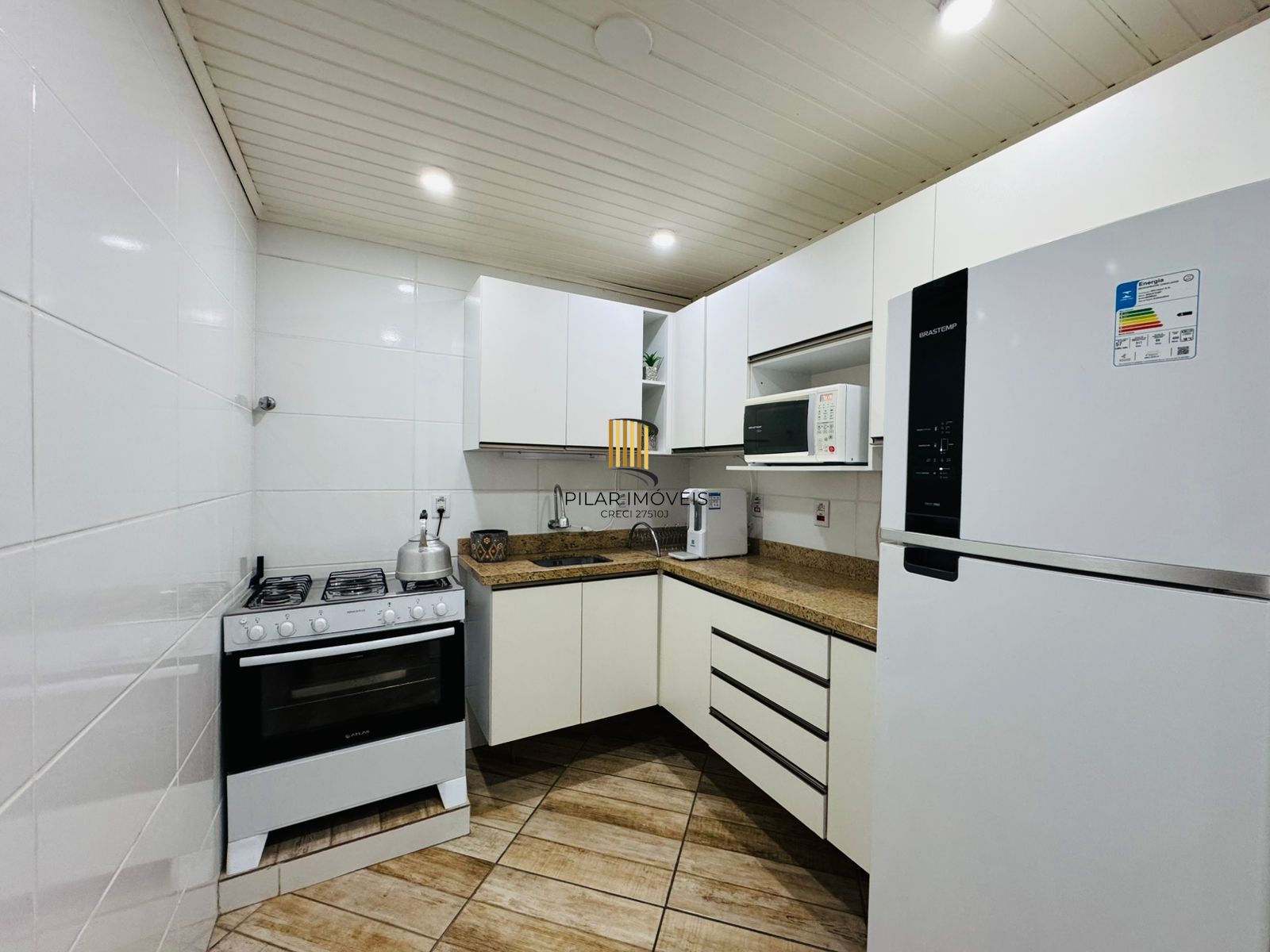 Cobertura com Terraço, Vista Livre e Porteira Fechada na Av. Protásio Alves