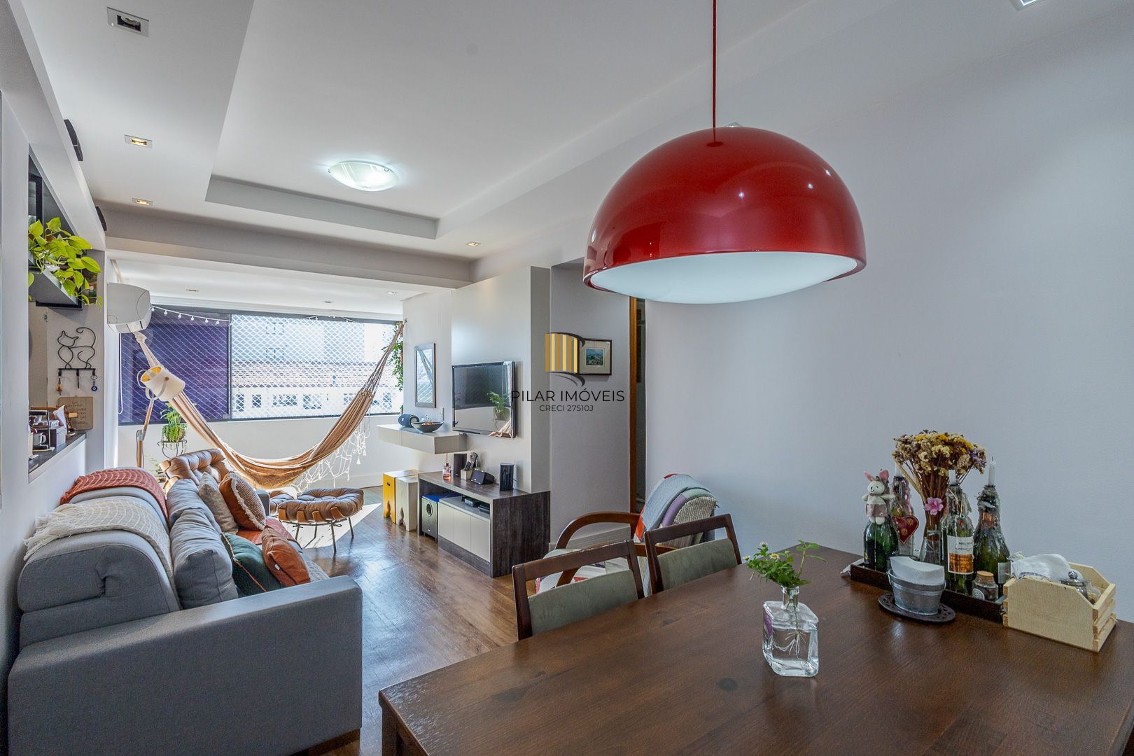 2 dormitórios com excelente localização e posiçã solar, junto ao Hospital de Clínicas