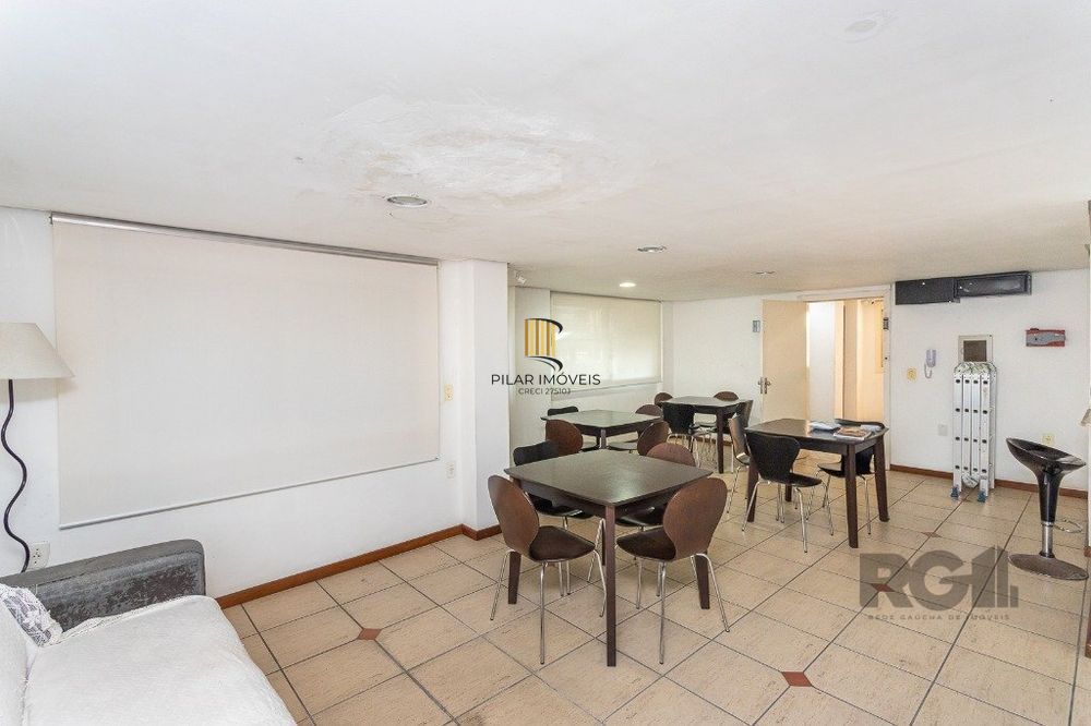 Duplex na Bela Vista, 2 dormitórios com espaço para home office, lareira e 2 vagas