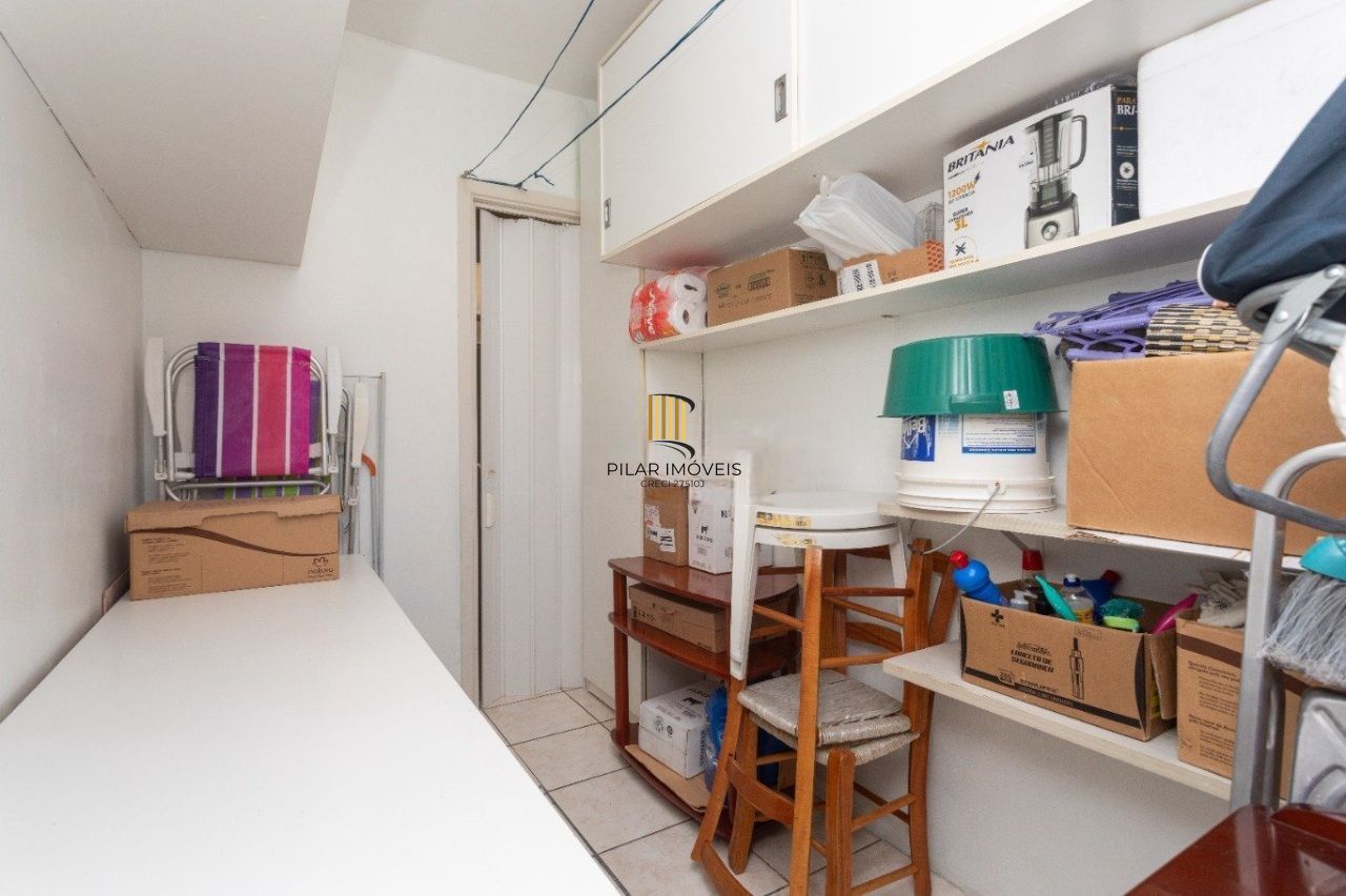 Amplo Apartamento de 3 Dormitórios com Churrasqueira no Bairro Floresta