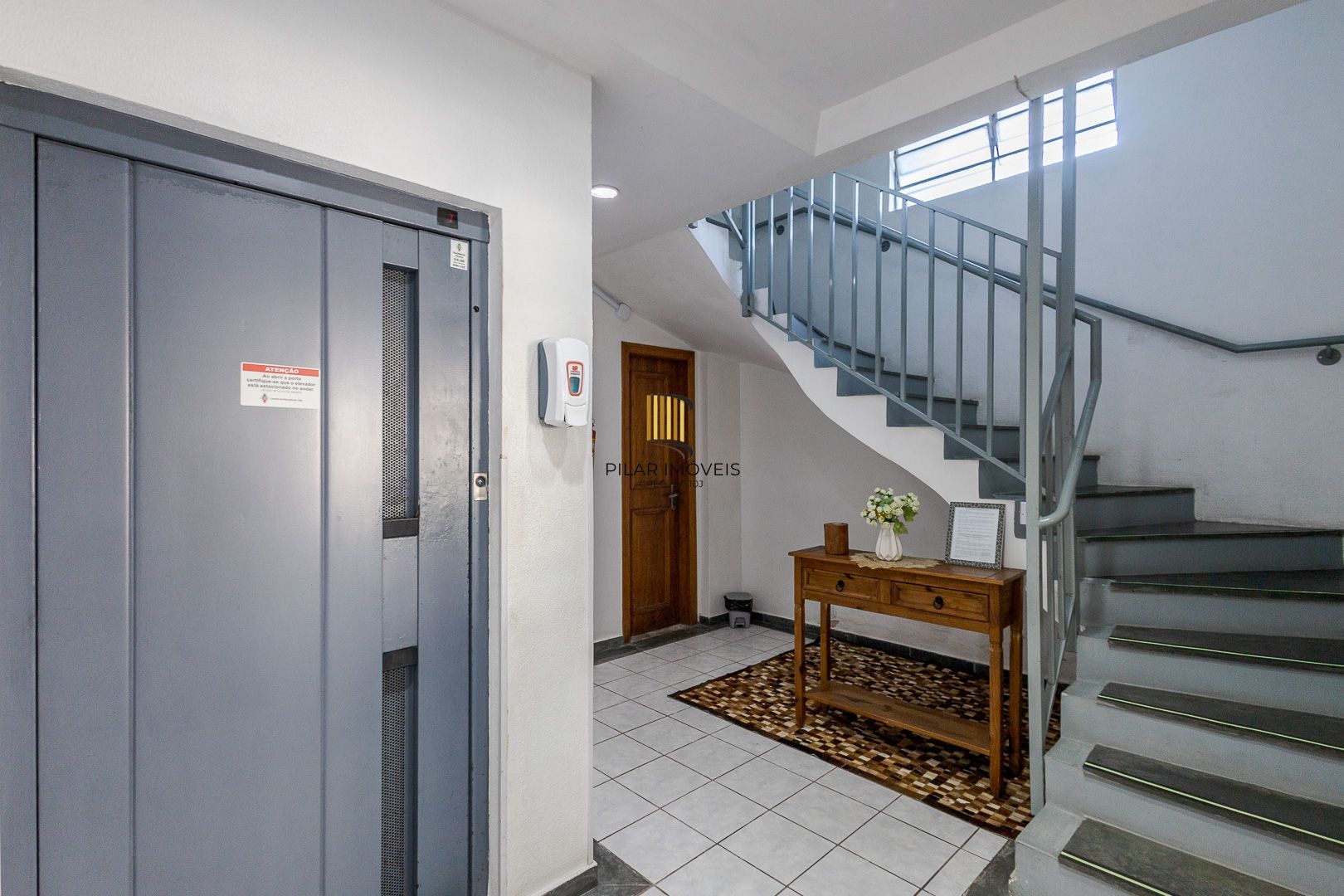 2 dormitórios com excelente localização e posiçã solar, junto ao Hospital de Clínicas