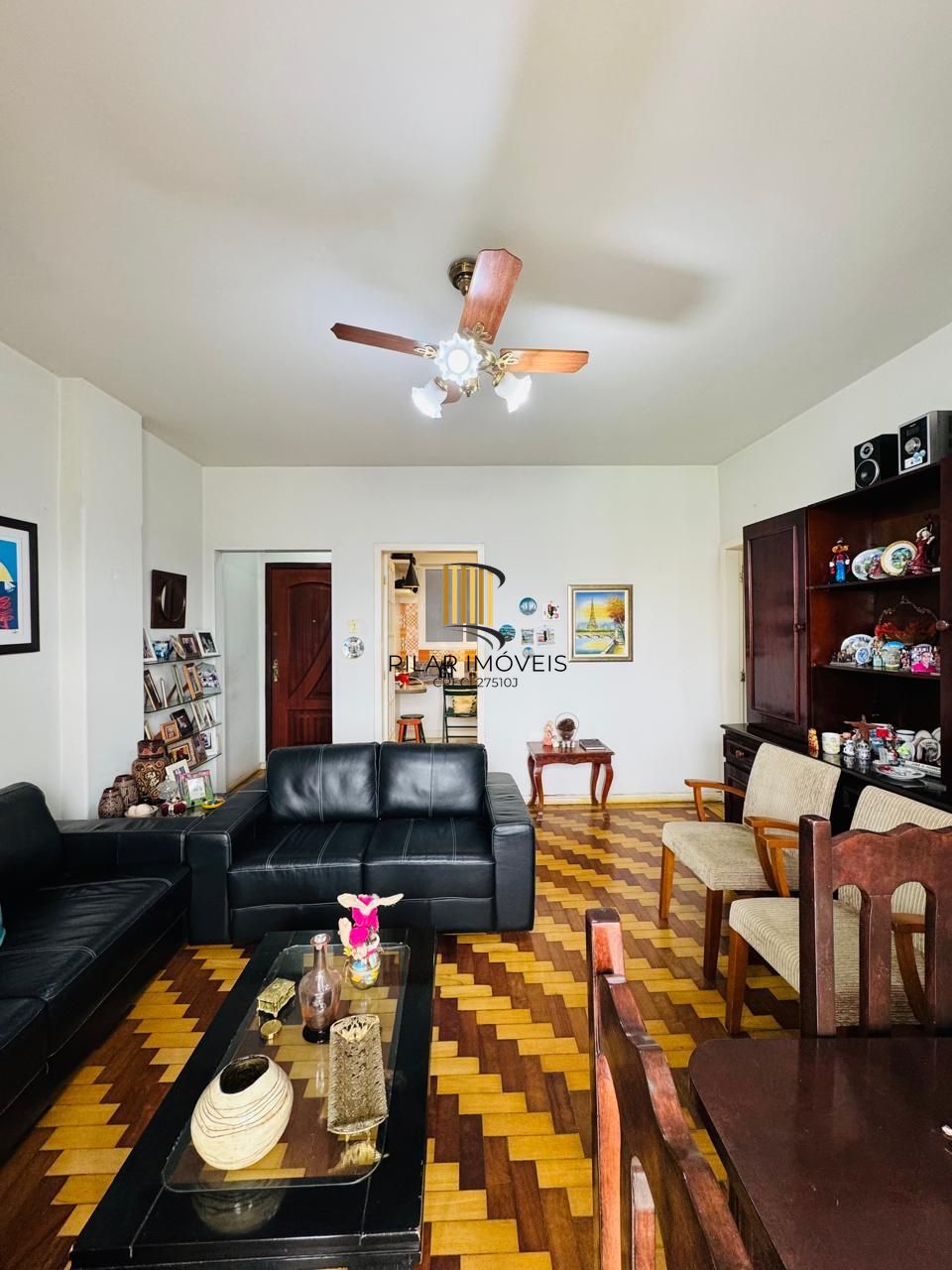 Apartamento Semimobiliado com 3 Dormitórios, 1 Suíte e Elevador