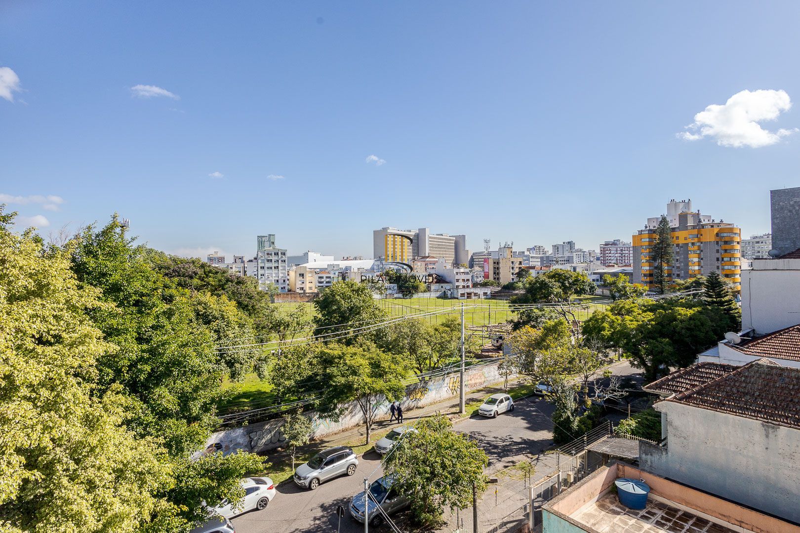 2 dormitórios com excelente localização e posiçã solar, junto ao Hospital de Clínicas