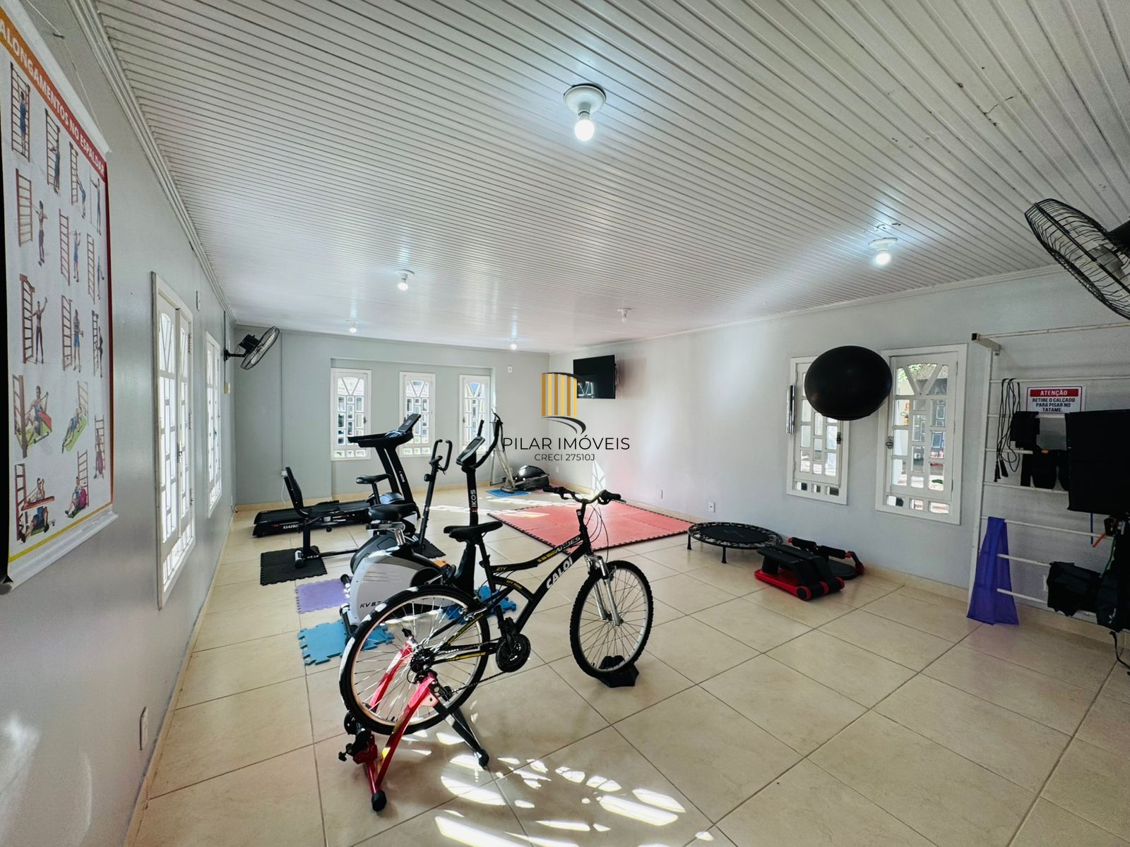 Apartamento Semimobiliado com  94,67 m² Privativos, 3 Dormitórios,