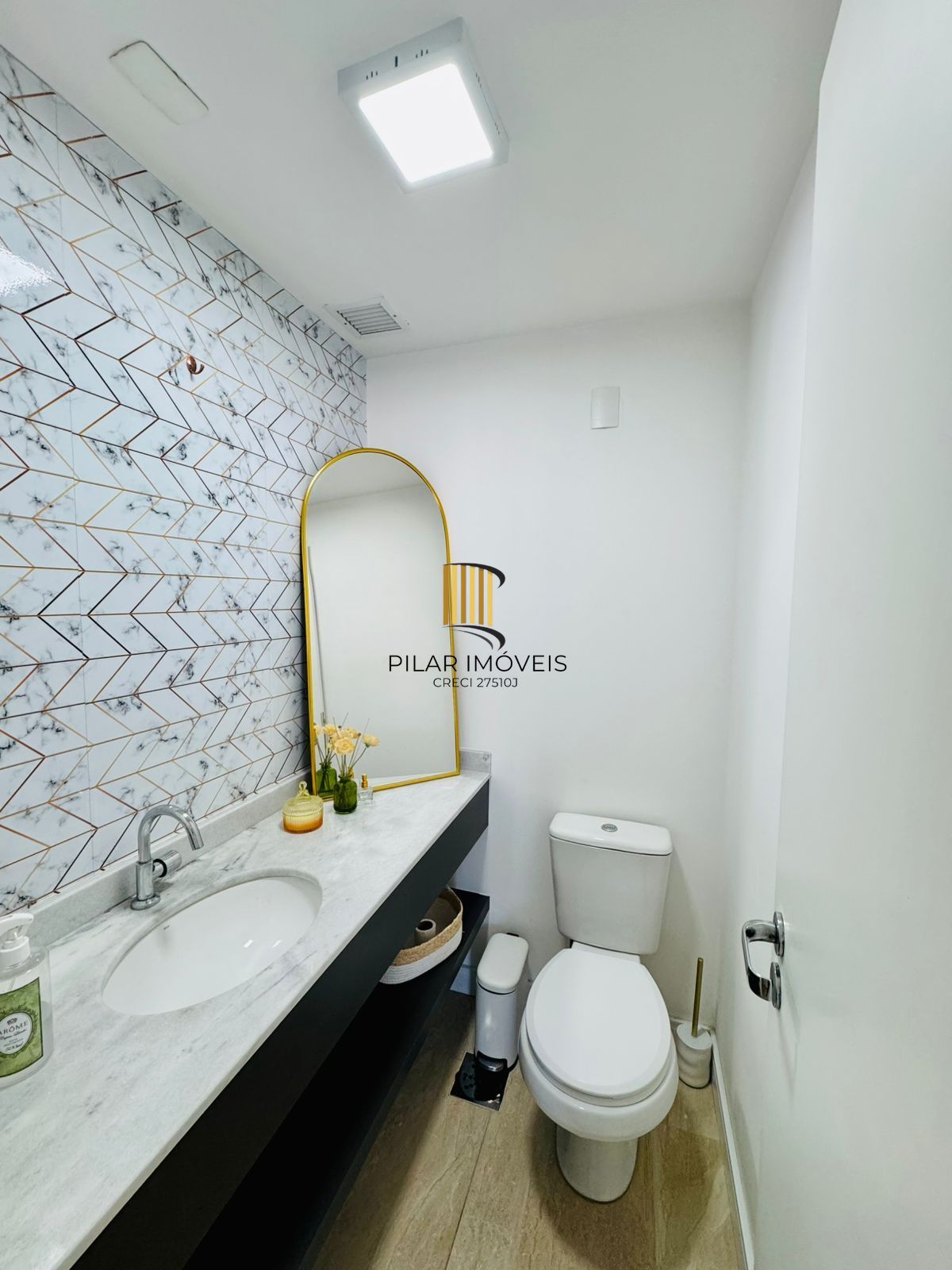 3 dormitórios, andar alto, mobiliado com lazer completo!